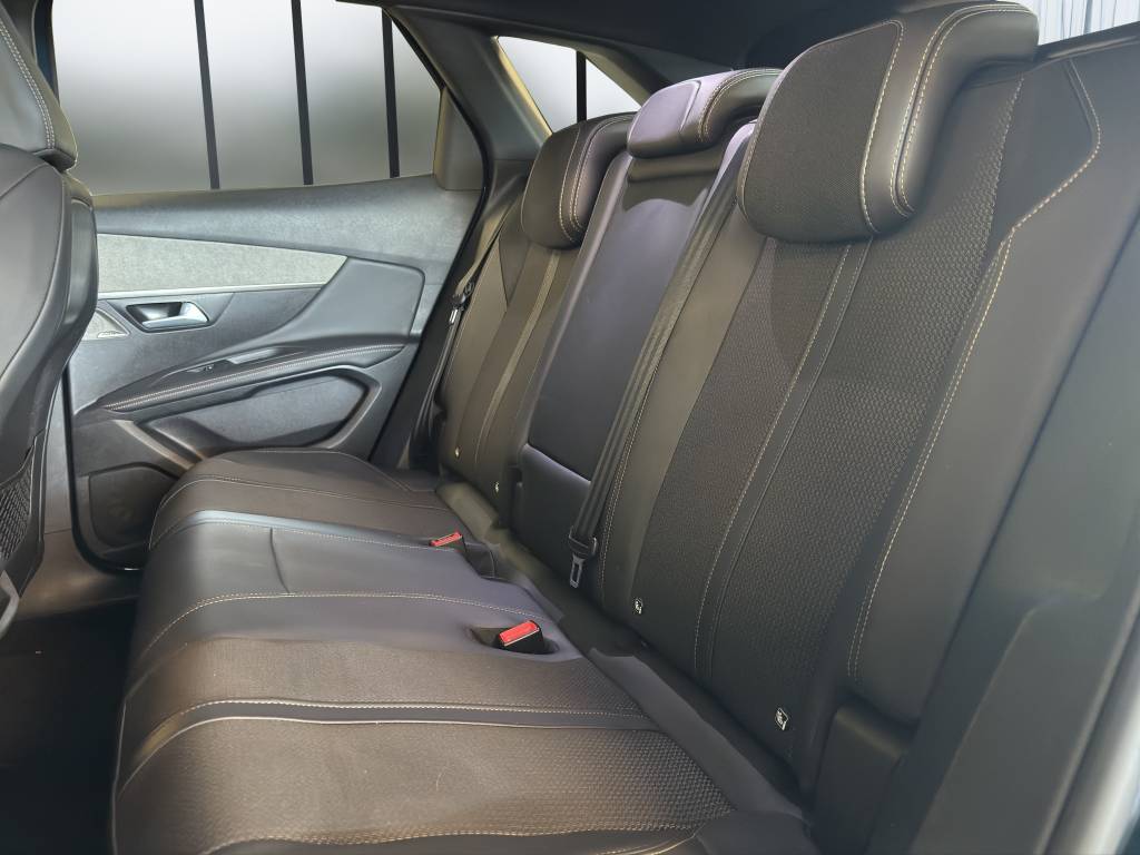 PEUGEOT 3008 300e Hybrid4 GT EAT8-image-8