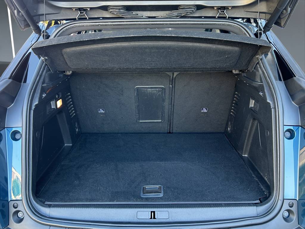 PEUGEOT 3008 300e Hybrid4 GT EAT8-image-11