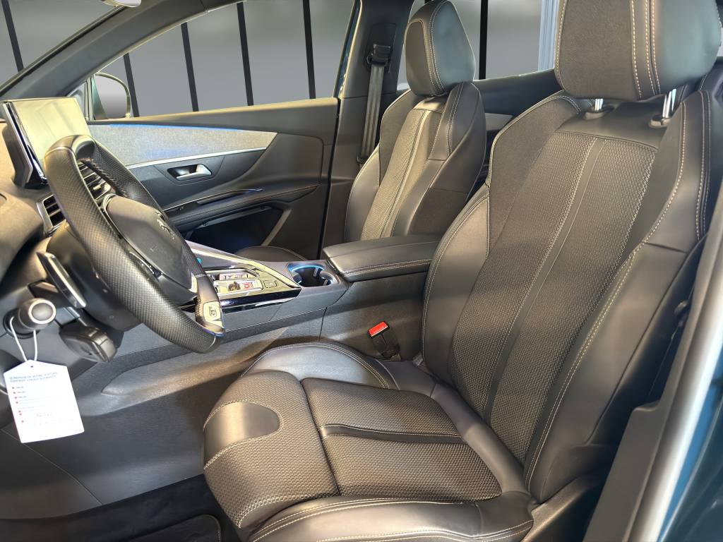 PEUGEOT 3008 300e Hybrid4 GT EAT8-image-7