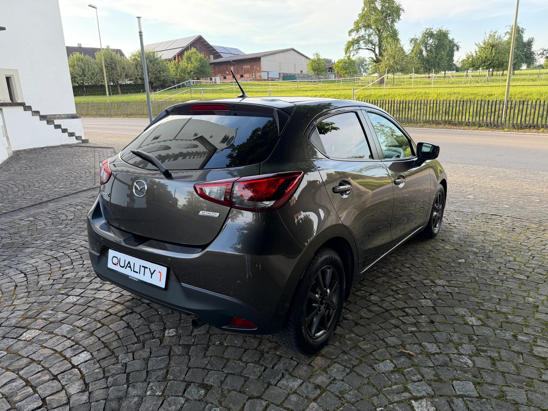 MAZDA 2 1.5i 16V Skyactiv-G Ambition Plus / Frisch ab MFK / Service gepflegt/ 36 Monate Garantie/ 8 Fach / Navi / LED / Klima-image-4