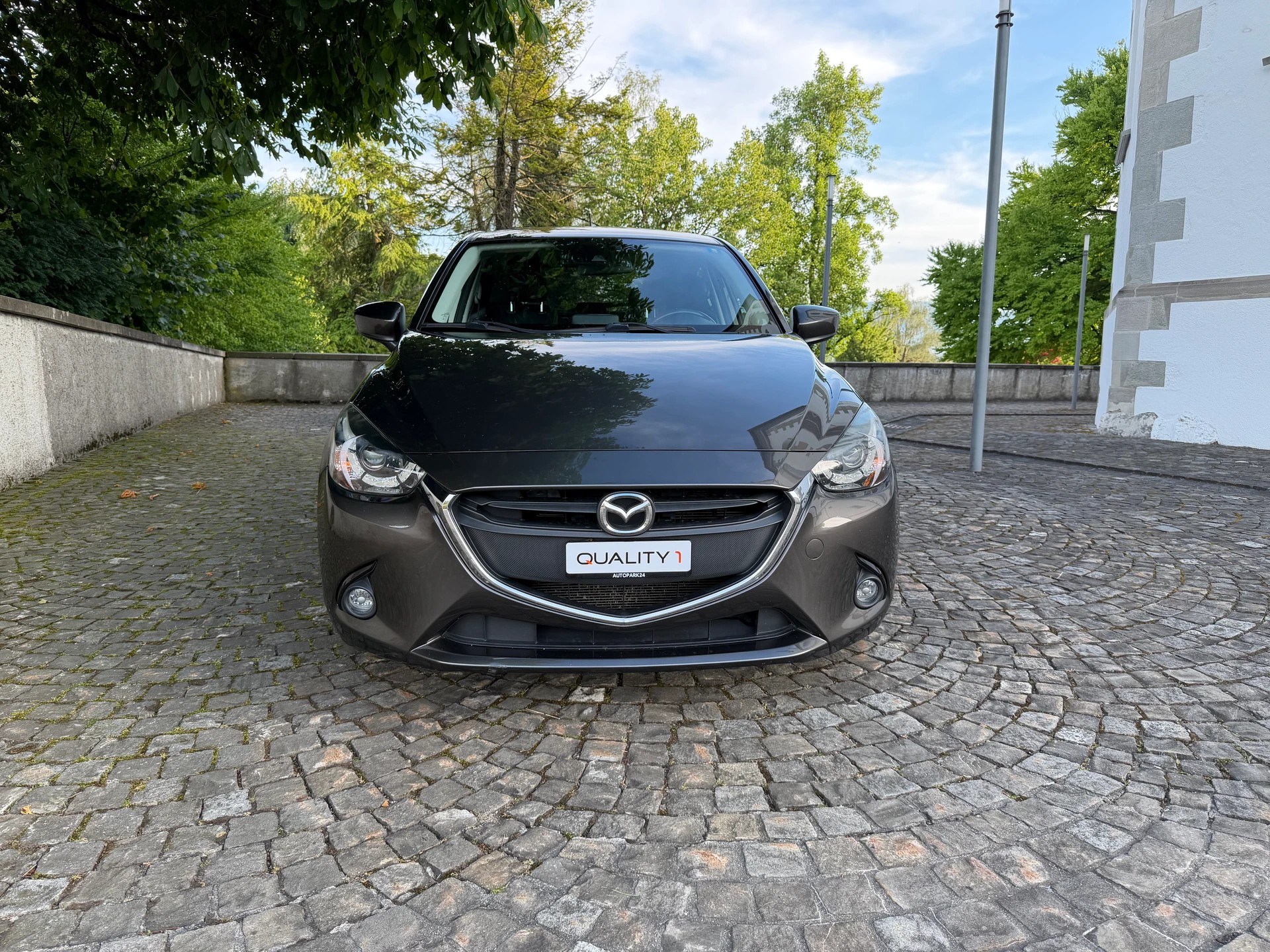 MAZDA 2 1.5i 16V Skyactiv-G Ambition Plus / Frisch ab MFK / Service gepflegt/ 36 Monate Garantie/ 8 Fach / Navi / LED / Klima-image-1