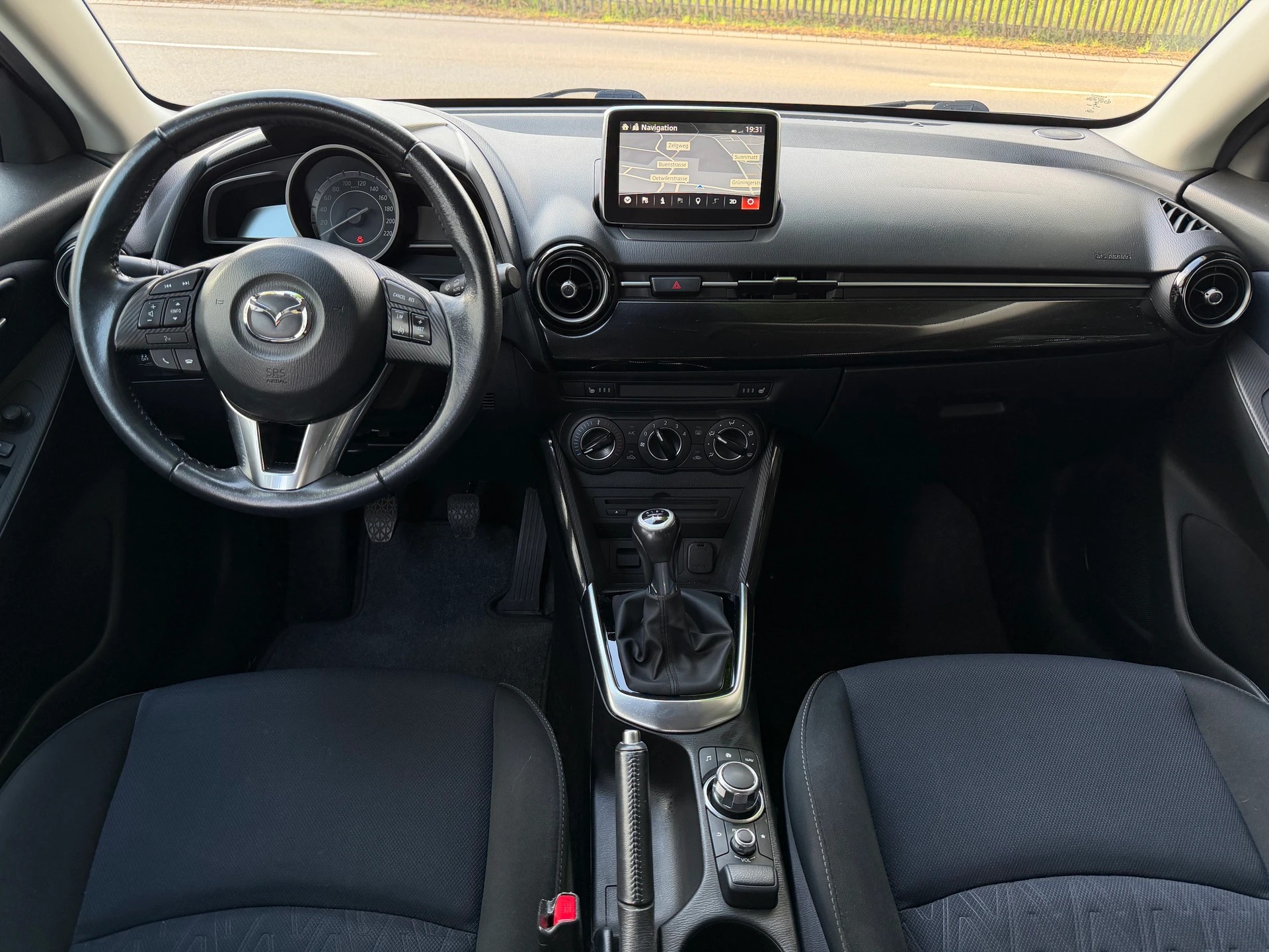 MAZDA 2 1.5i 16V Skyactiv-G Ambition Plus / Frisch ab MFK / Service gepflegt/ 36 Monate Garantie/ 8 Fach / Navi / LED / Klima-image-11