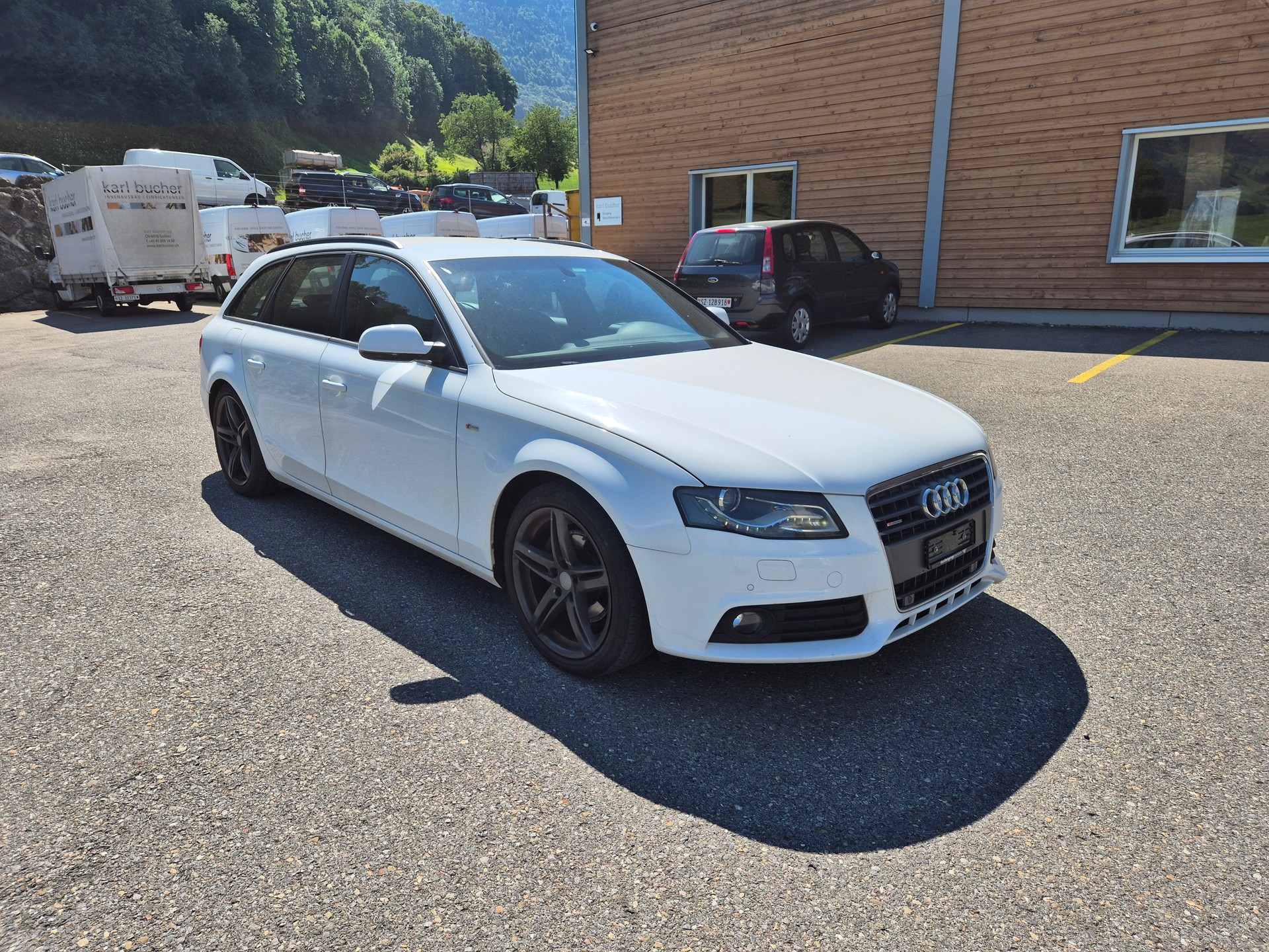 AUDI A4 Avant 2.0 TDI quattro *S Line*-image-4