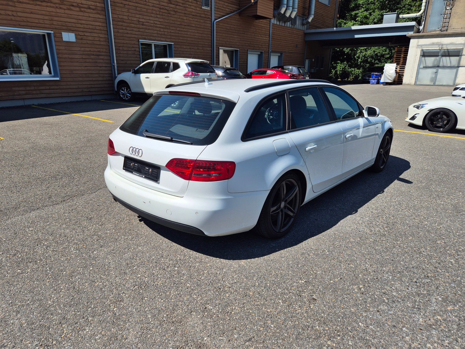 AUDI A4 Avant 2.0 TDI quattro *S Line*-image-3