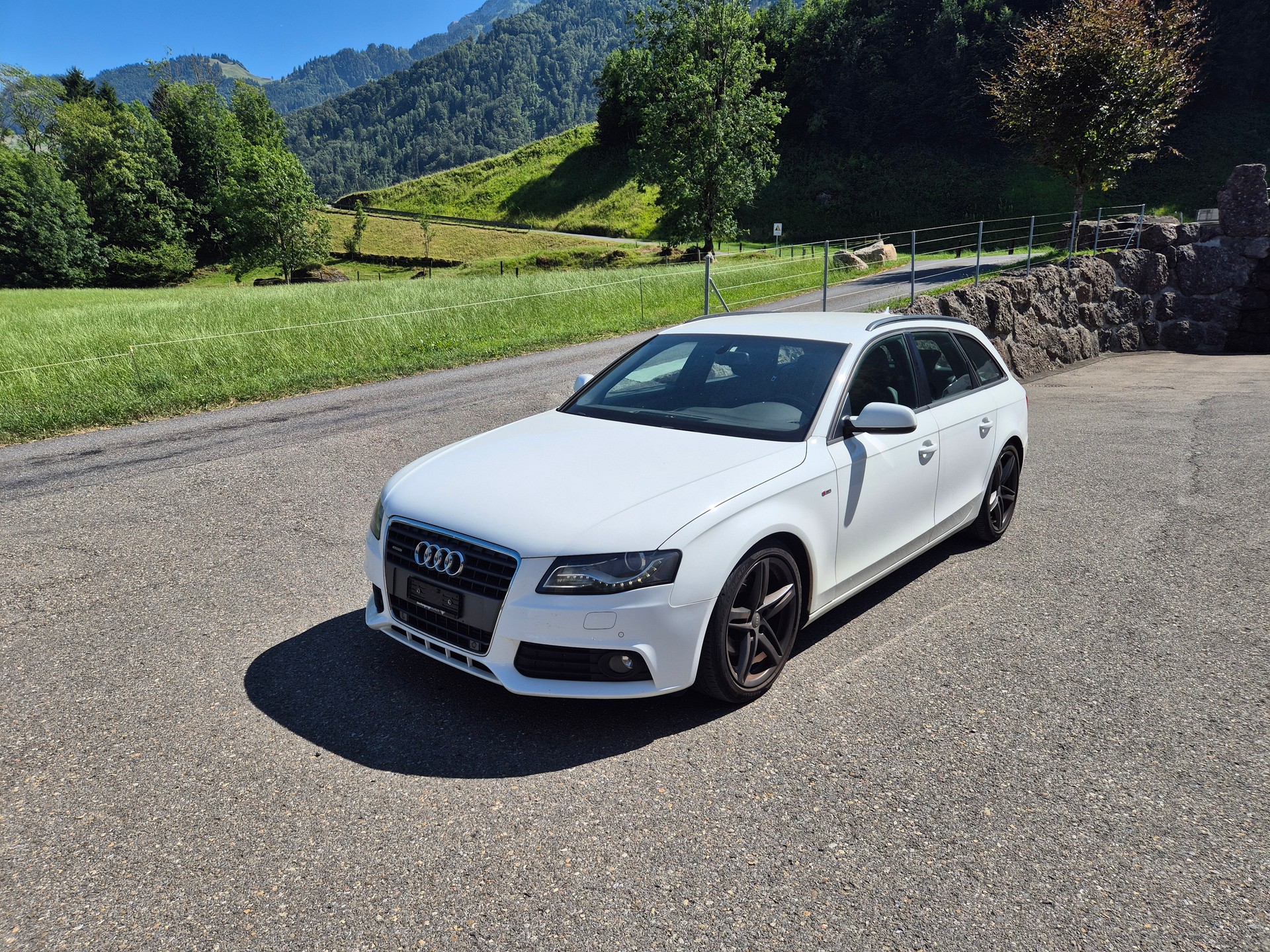AUDI A4 Avant 2.0 TDI quattro *S Line*-image-0