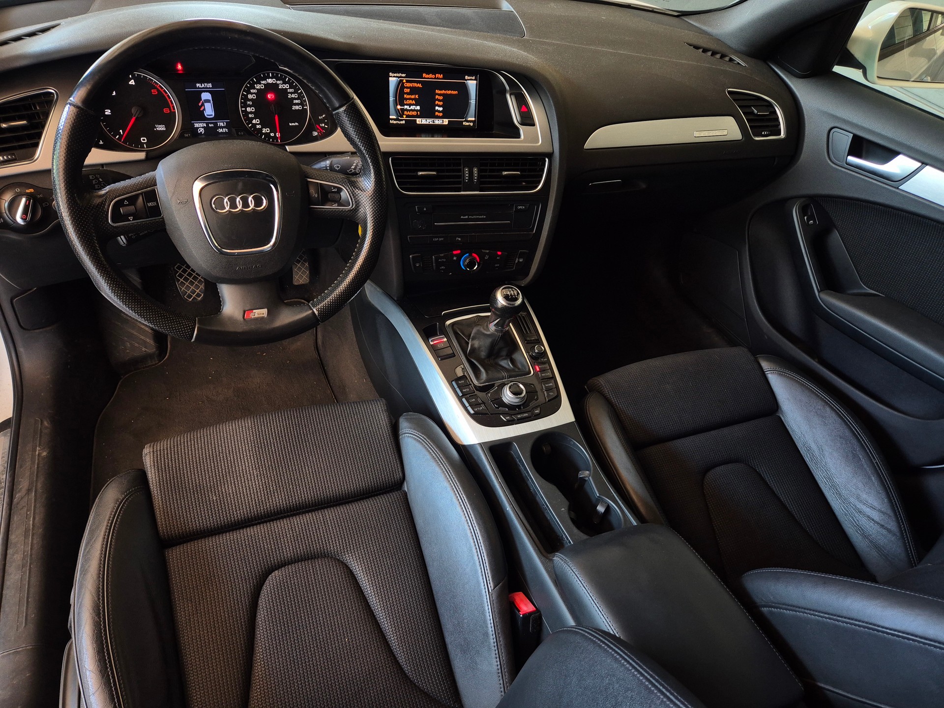AUDI A4 Avant 2.0 TDI quattro *S Line*-image-5