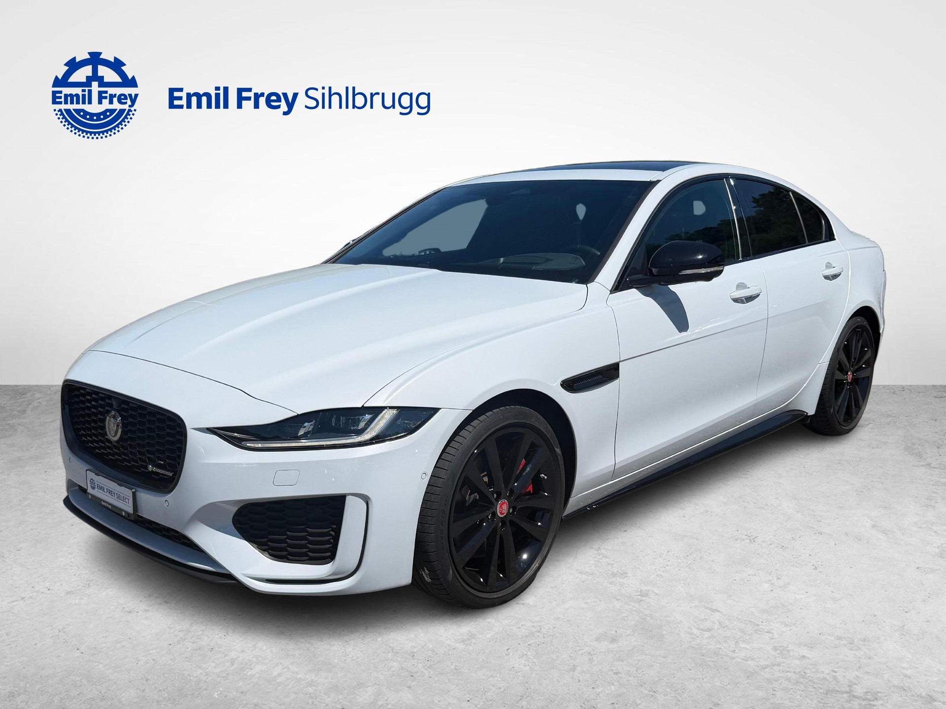 JAGUAR XE 2.0 T 300 R-Dynamic Black AWD
