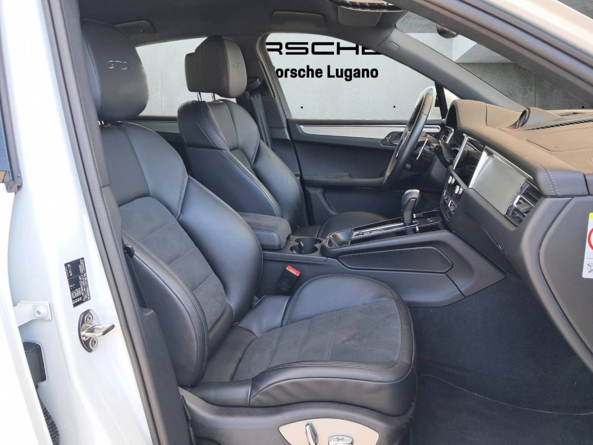 PORSCHE Macan GTS (MY24)-image-14