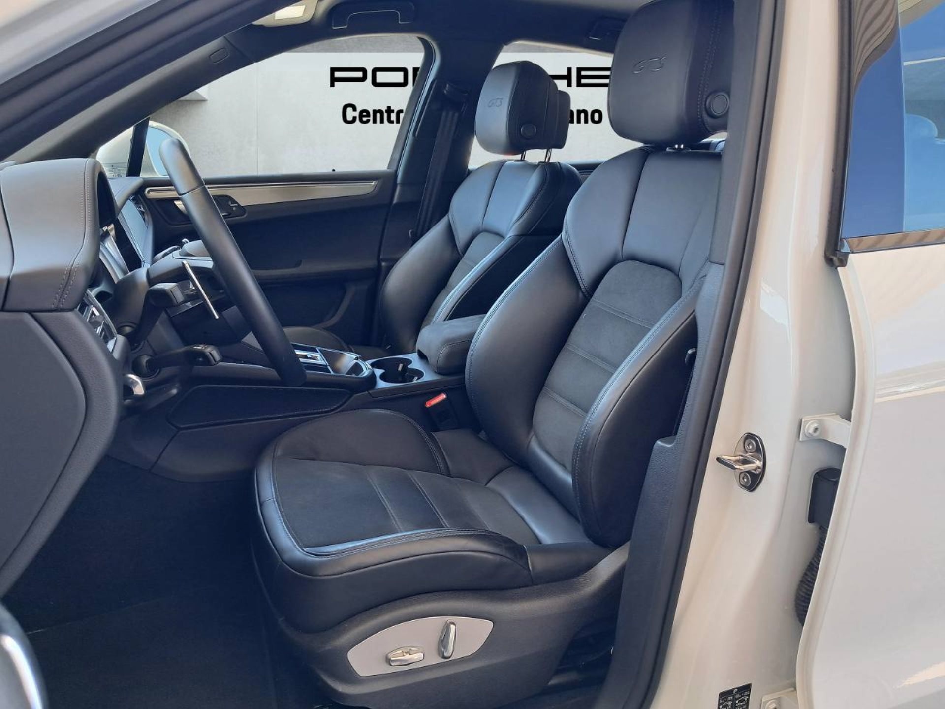 PORSCHE Macan GTS (MY24)-image-4
