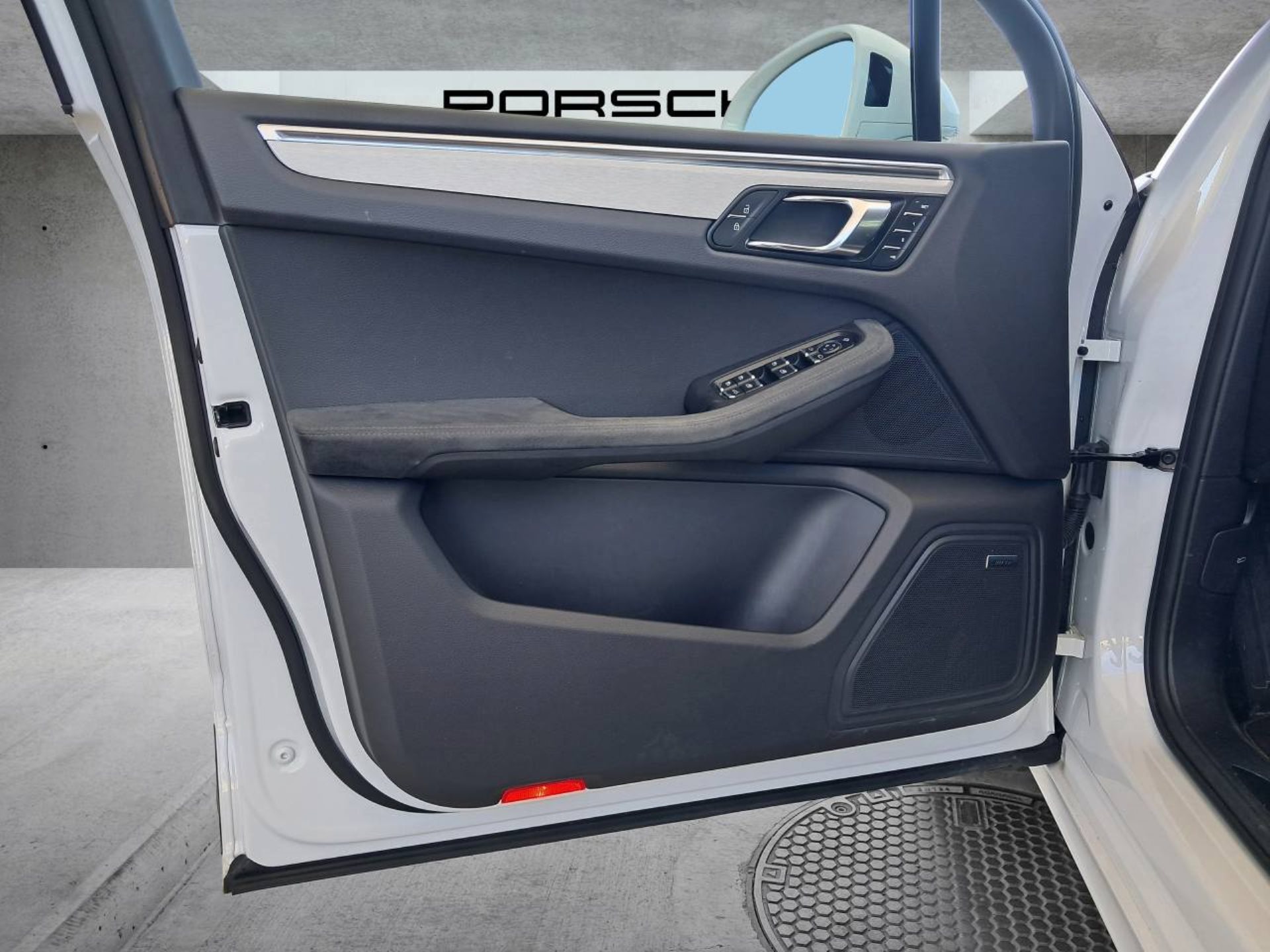 PORSCHE Macan GTS (MY24)-image-22