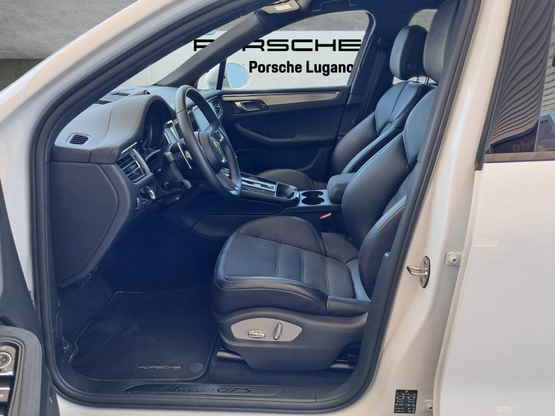 PORSCHE Macan GTS (MY24)-image-3