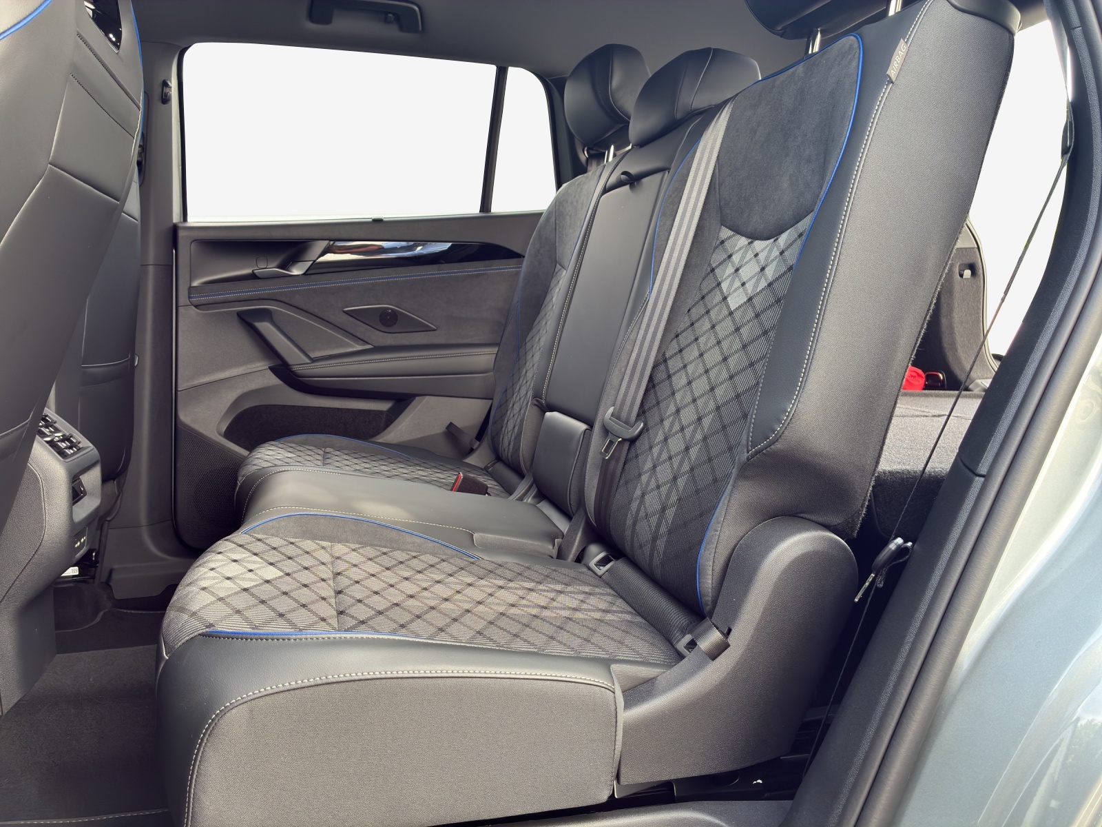 VW Tayron 2.0 TSI R-Line DSG 4Motion-image-11