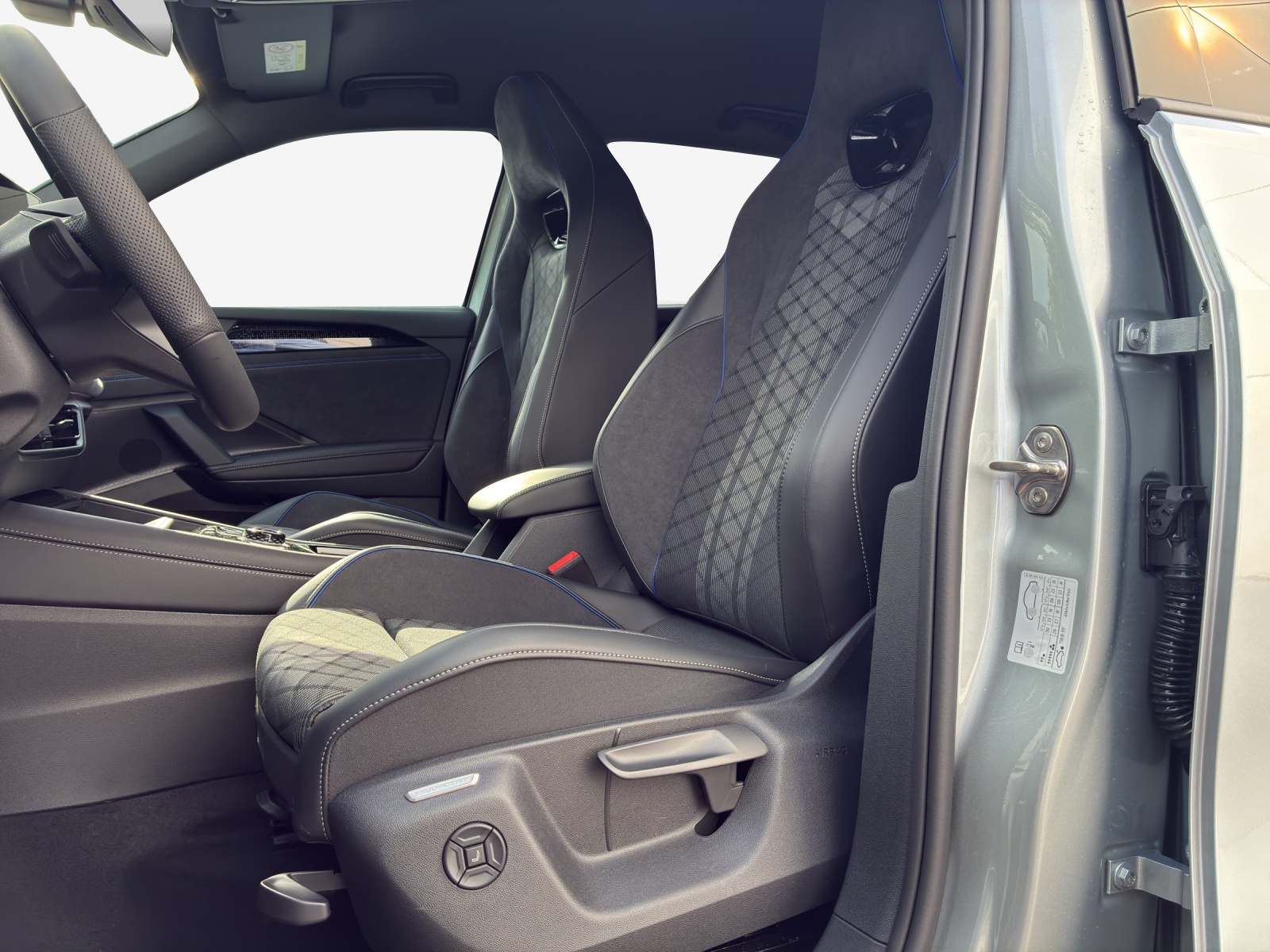 VW Tayron 2.0 TSI R-Line DSG 4Motion-image-7