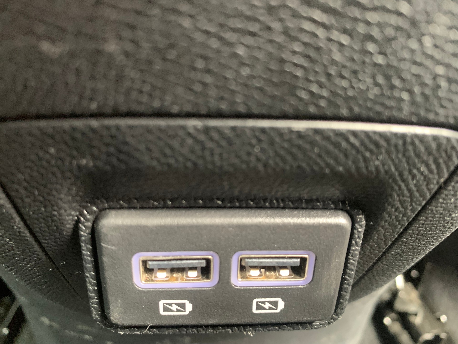 PEUGEOT 3008 300e Hybrid4 Road Trip EAT8-image-14