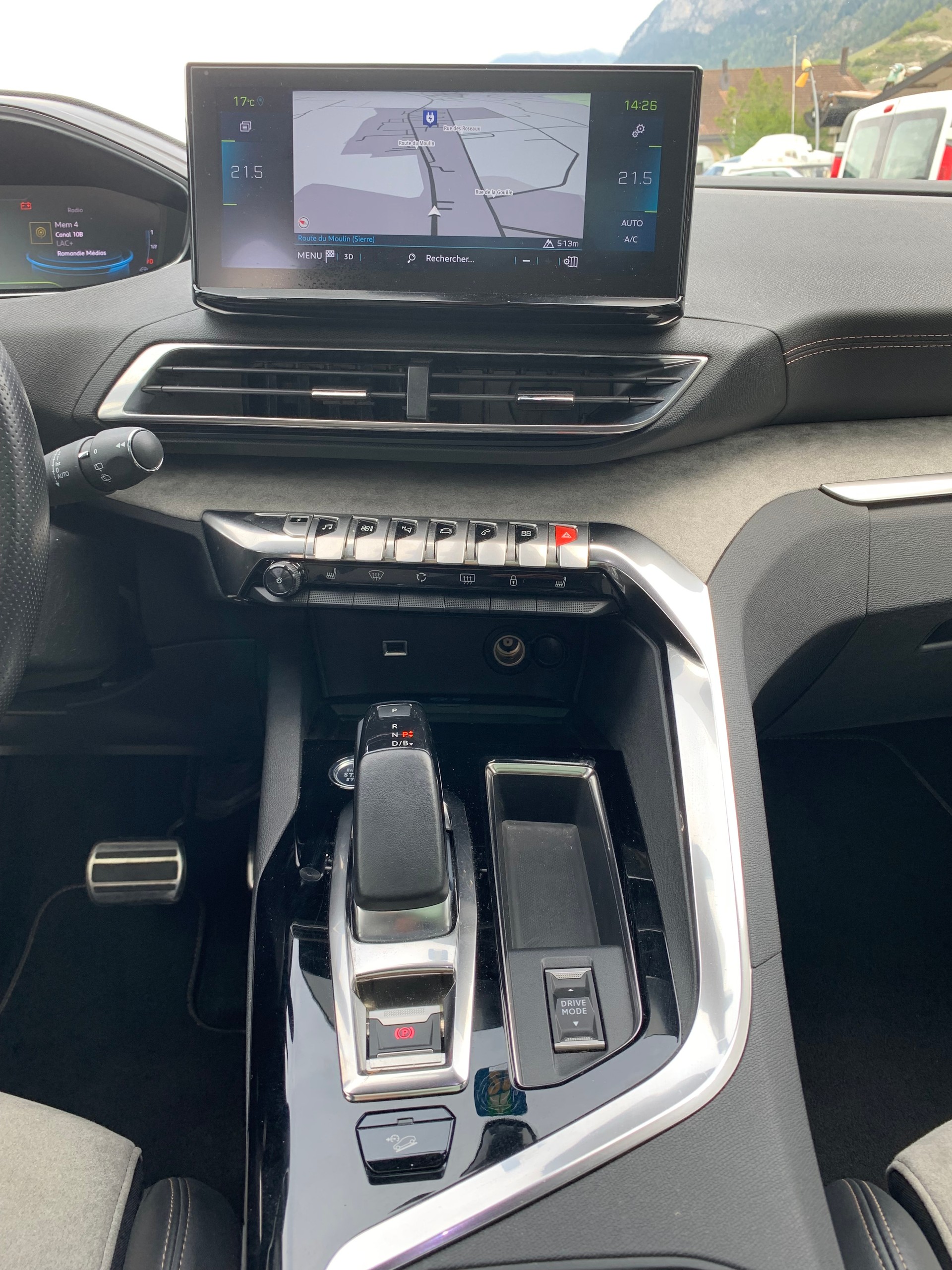 PEUGEOT 3008 300e Hybrid4 Road Trip EAT8-image-23