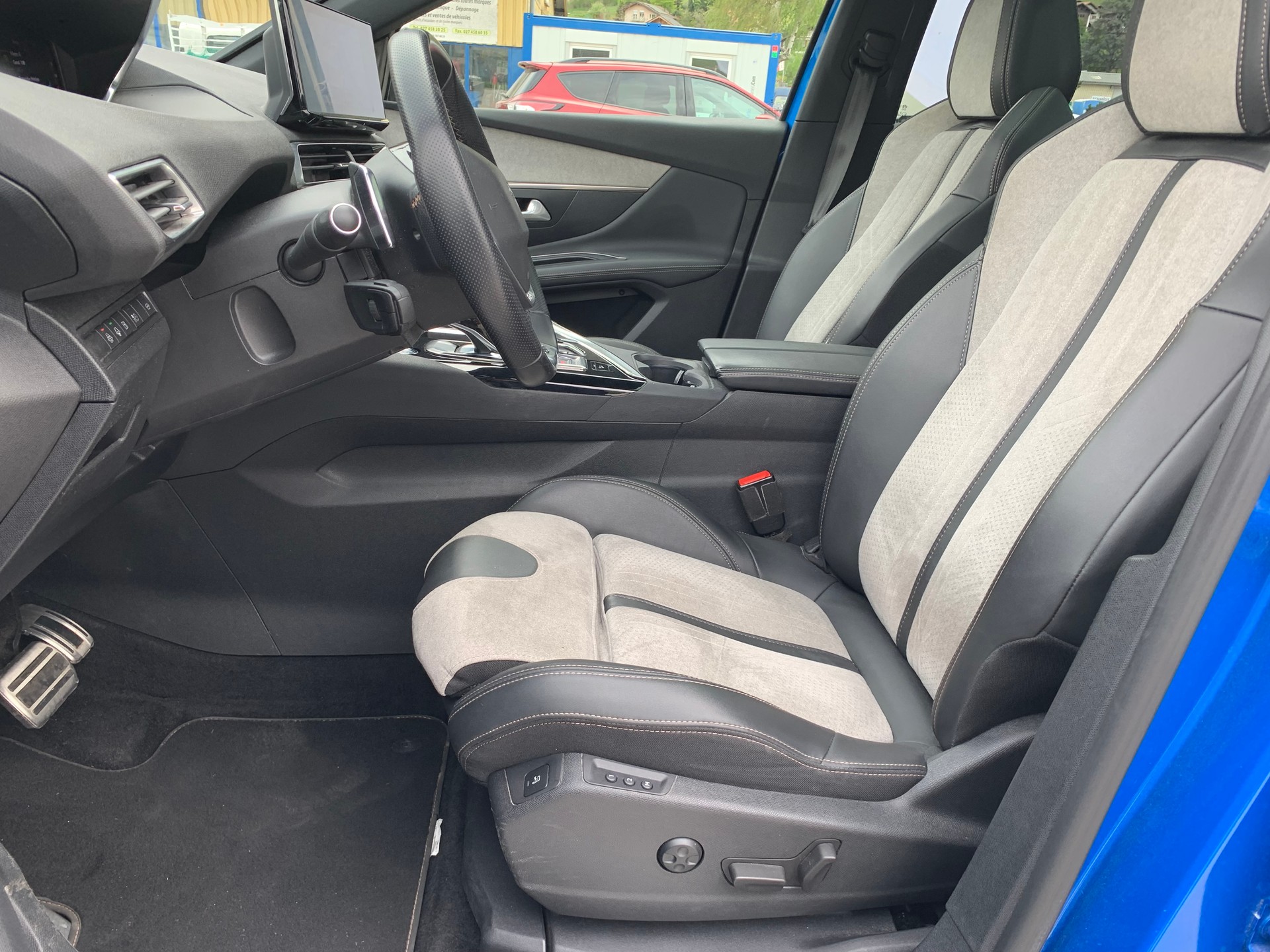 PEUGEOT 3008 300e Hybrid4 Road Trip EAT8-image-17