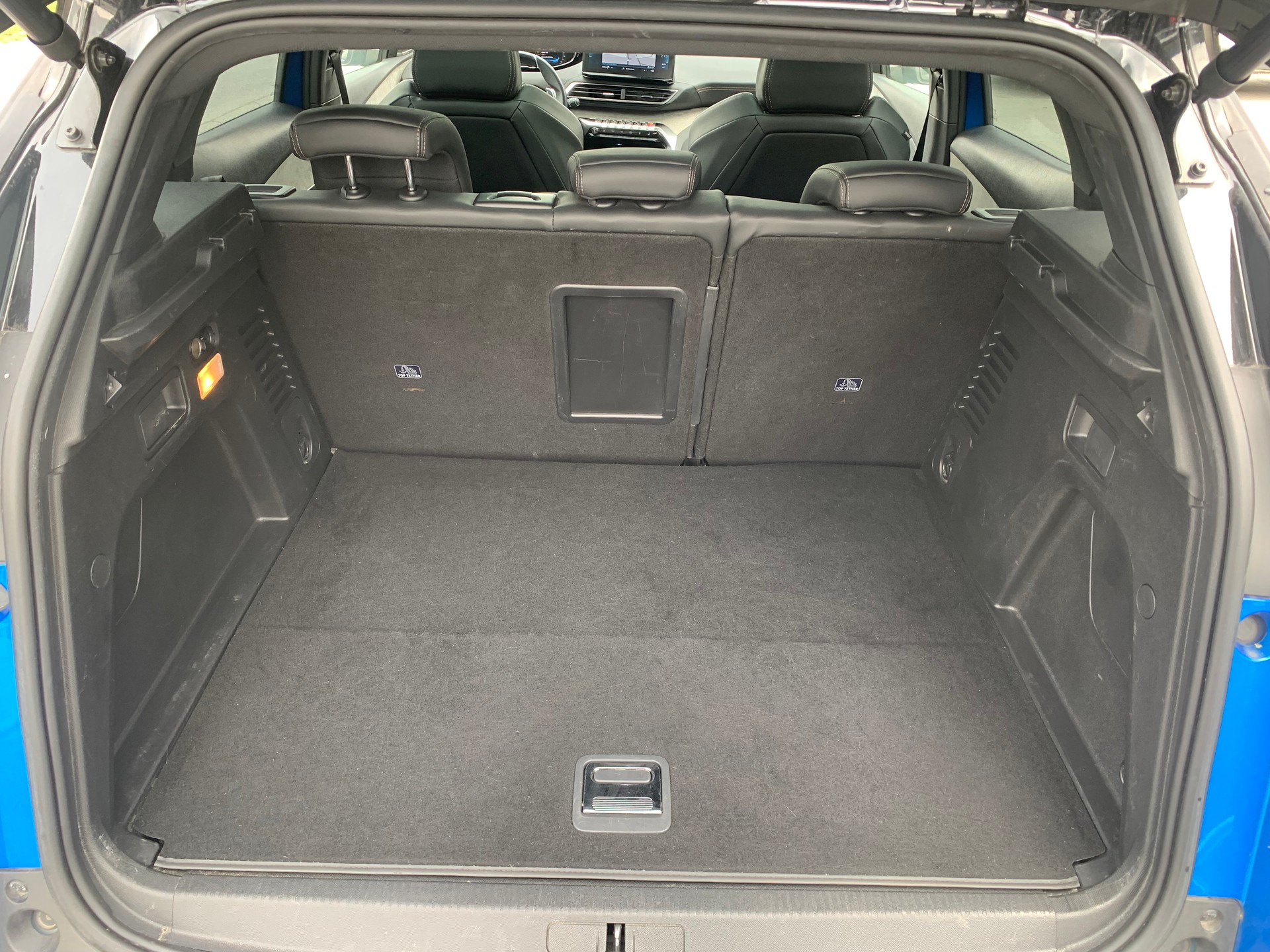 PEUGEOT 3008 300e Hybrid4 Road Trip EAT8-image-12