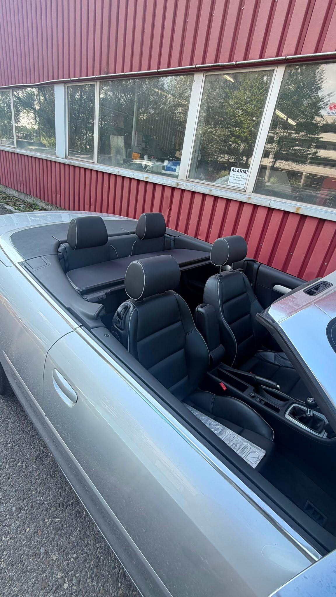 AUDI S4 Cabriolet 4.2 V8 quattro-image-11