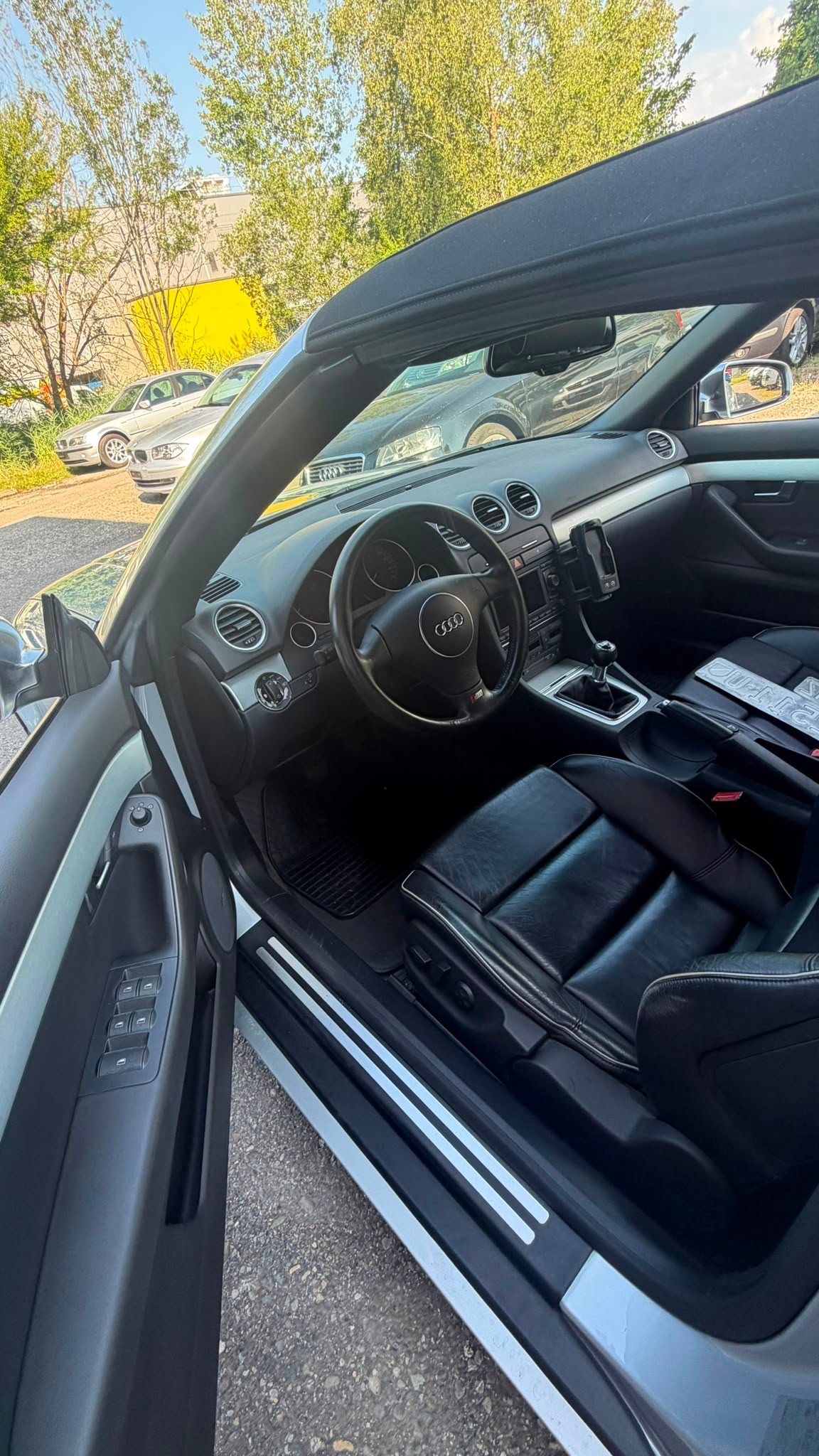 AUDI S4 Cabriolet 4.2 V8 quattro-image-12