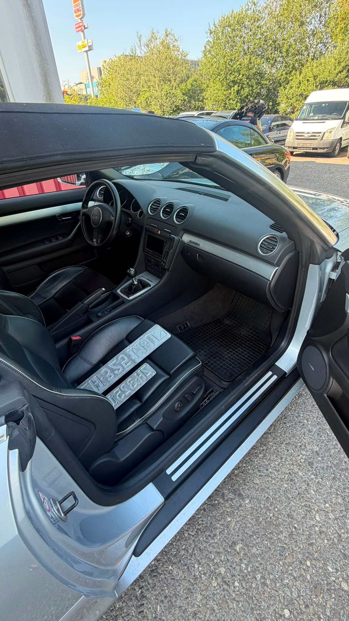 AUDI S4 Cabriolet 4.2 V8 quattro-image-9