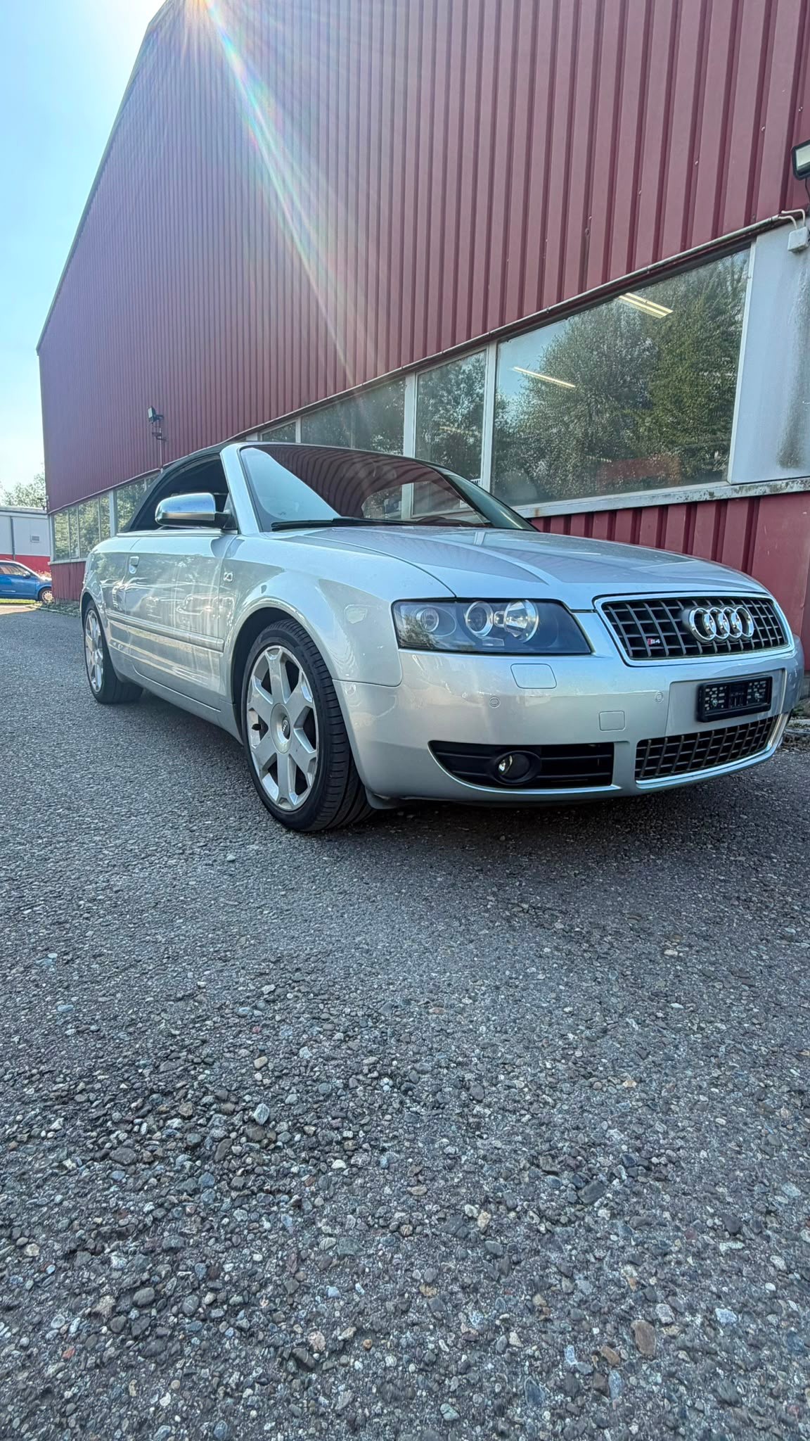 AUDI S4 Cabriolet 4.2 V8 quattro-image-2