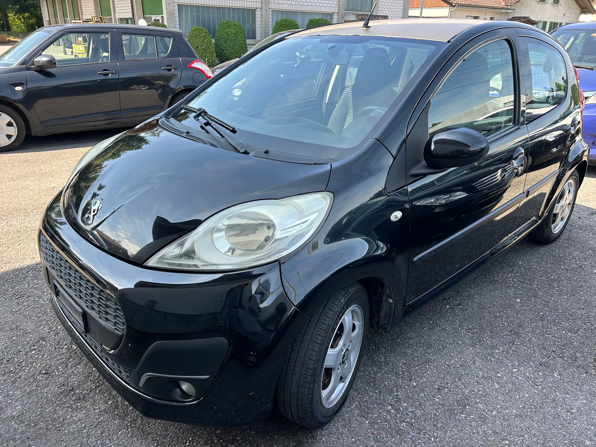 PEUGEOT 107 1.0 Swiss Edition-image-1