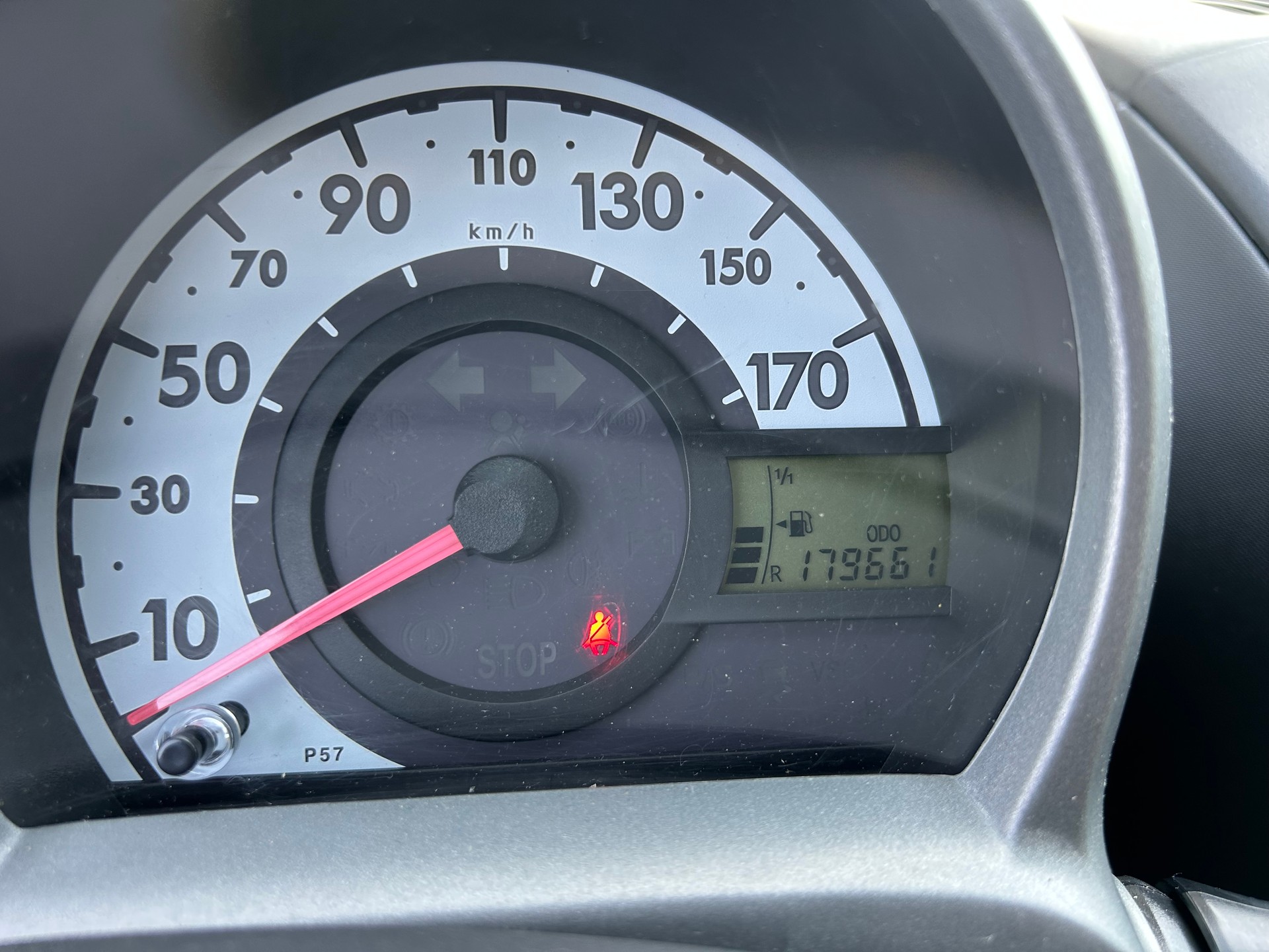 PEUGEOT 107 1.0 Swiss Edition-image-6
