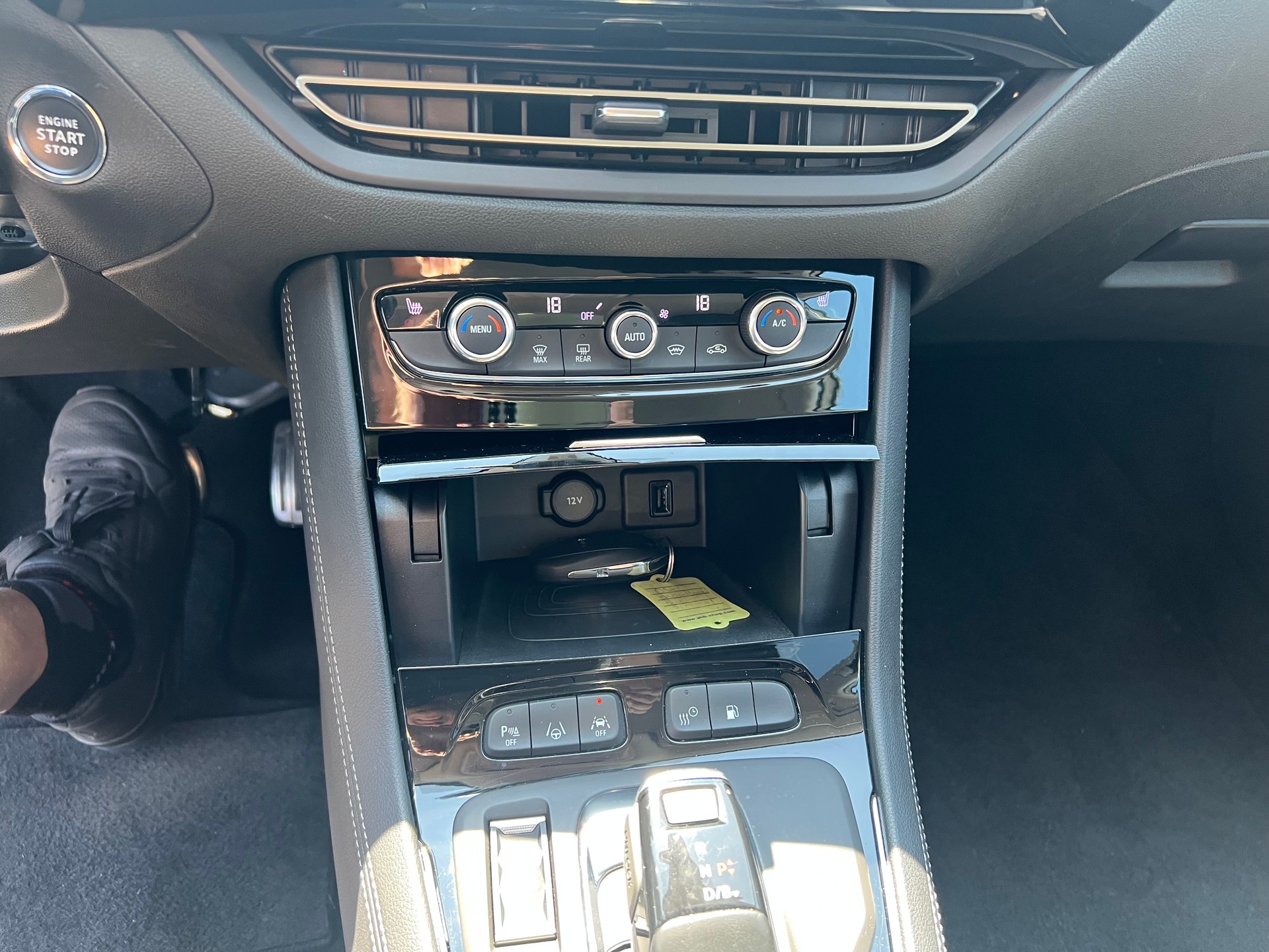 OPEL Grandland 1.6 Hybrid GS Line Automatik-image-28