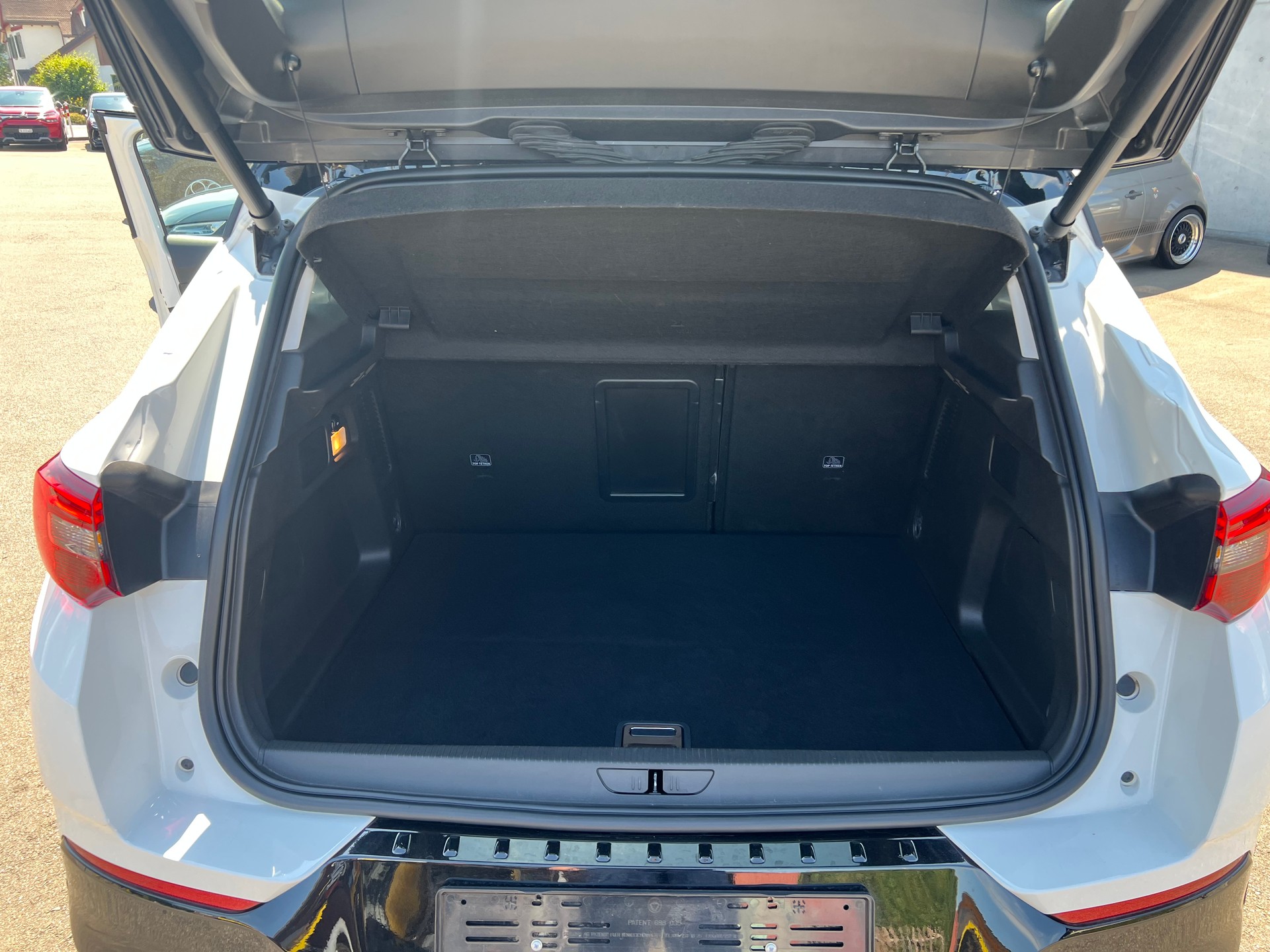 OPEL Grandland 1.6 Hybrid GS Line Automatik-image-24