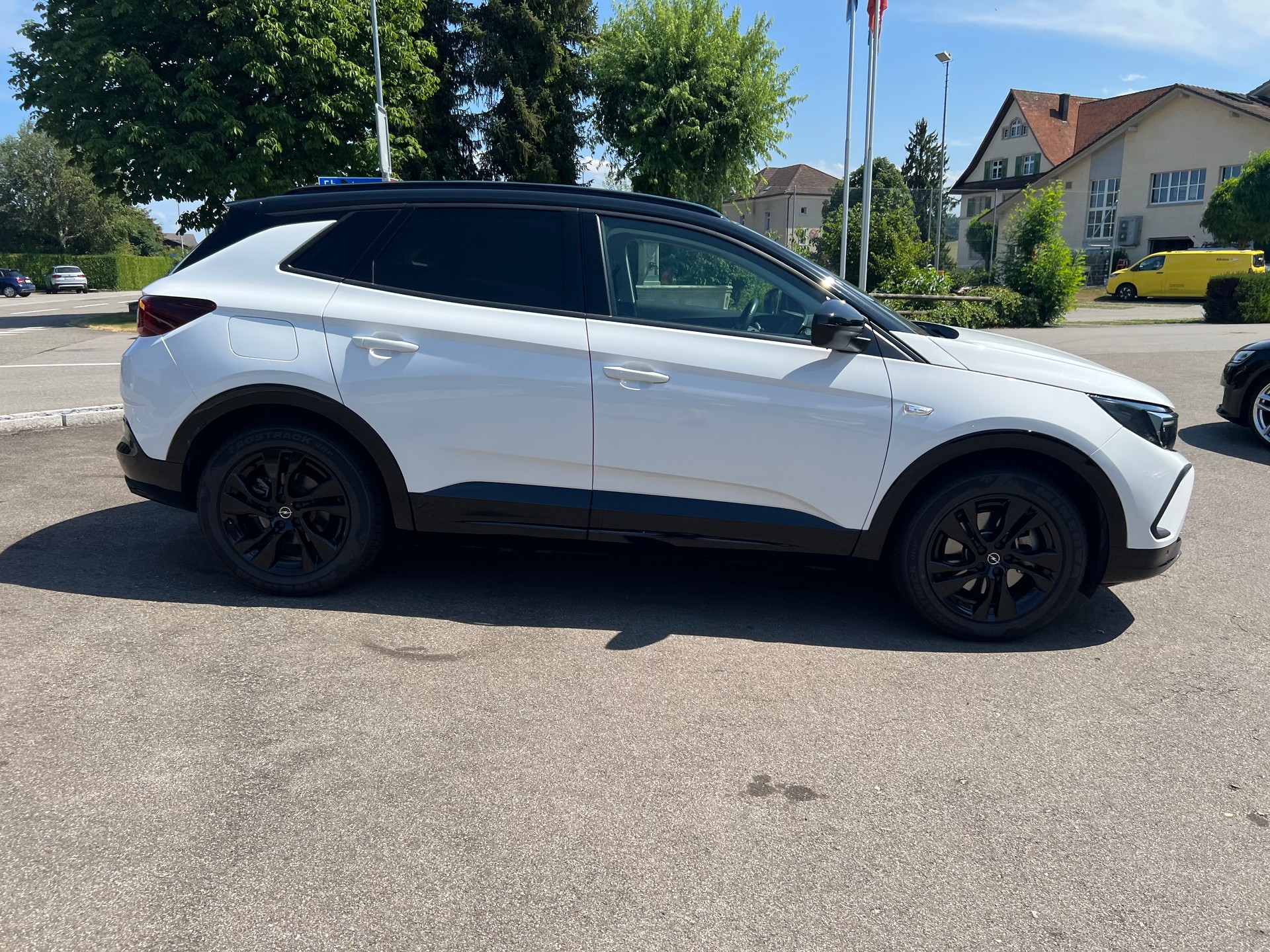 OPEL Grandland 1.6 Hybrid GS Line Automatik-image-8