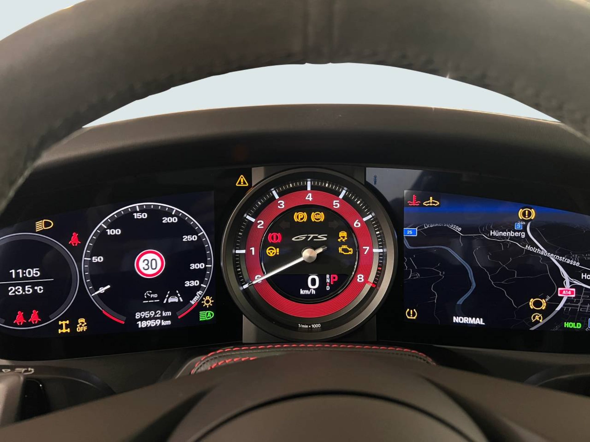 PORSCHE 911 Carrera 4 GTS-image-25