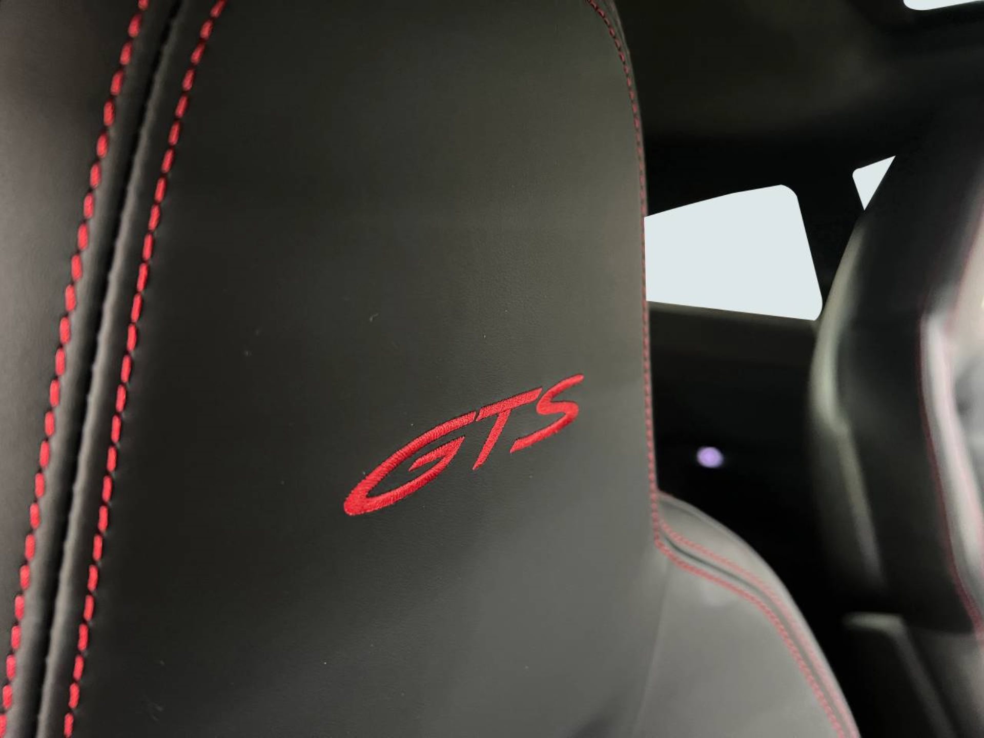 PORSCHE 911 Carrera 4 GTS-image-20