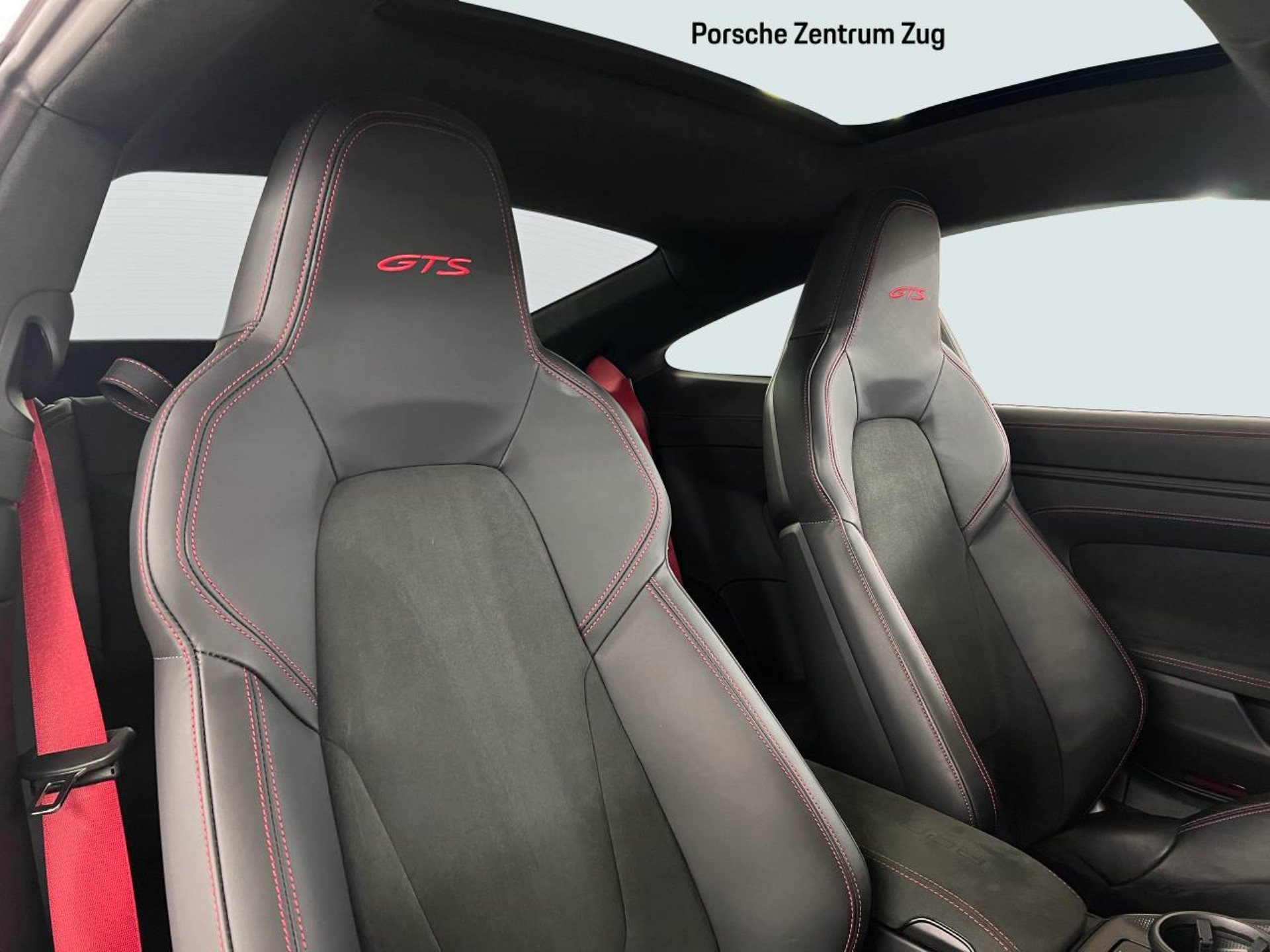 PORSCHE 911 Carrera 4 GTS-image-19
