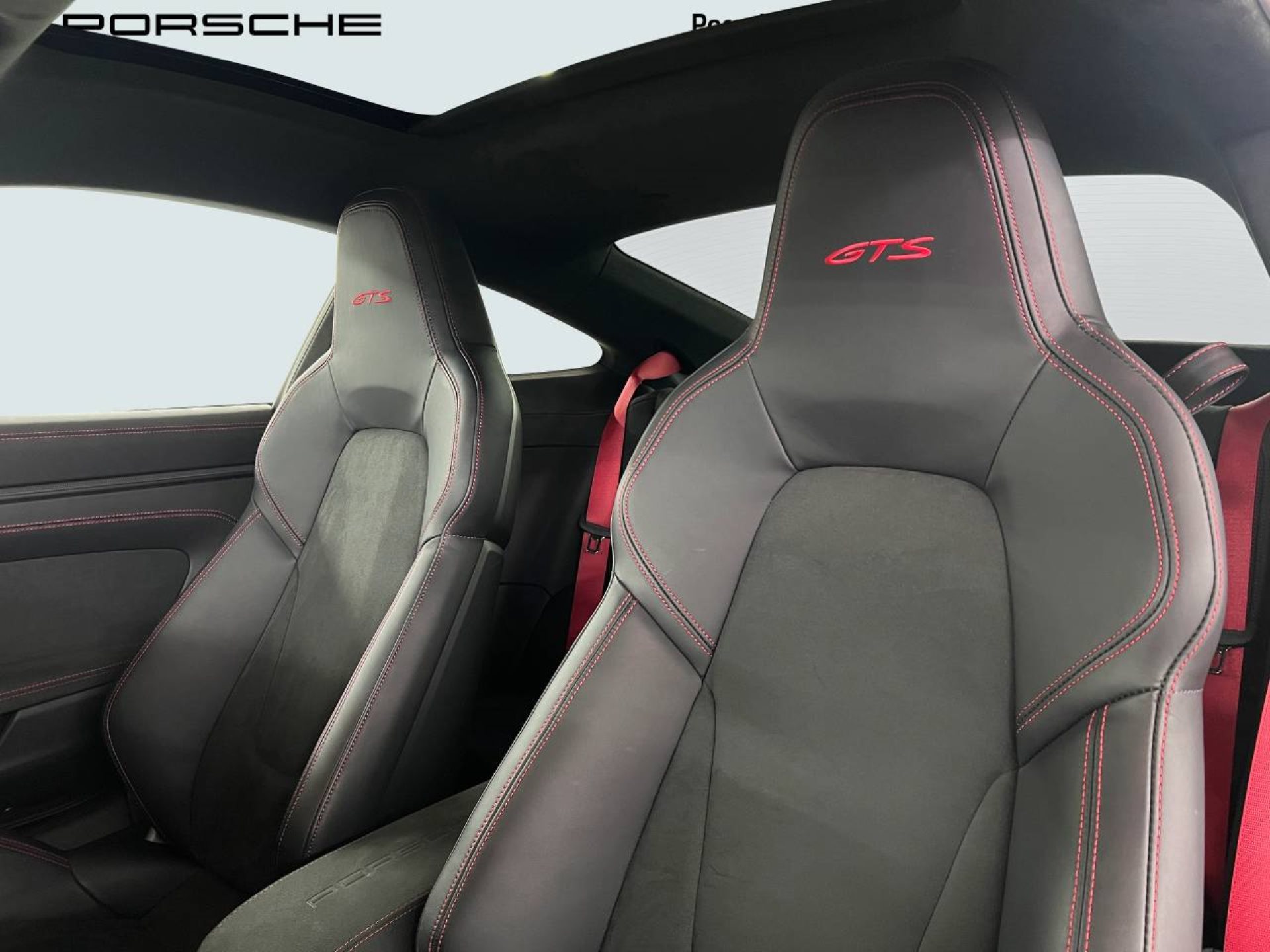 PORSCHE 911 Carrera 4 GTS-image-4