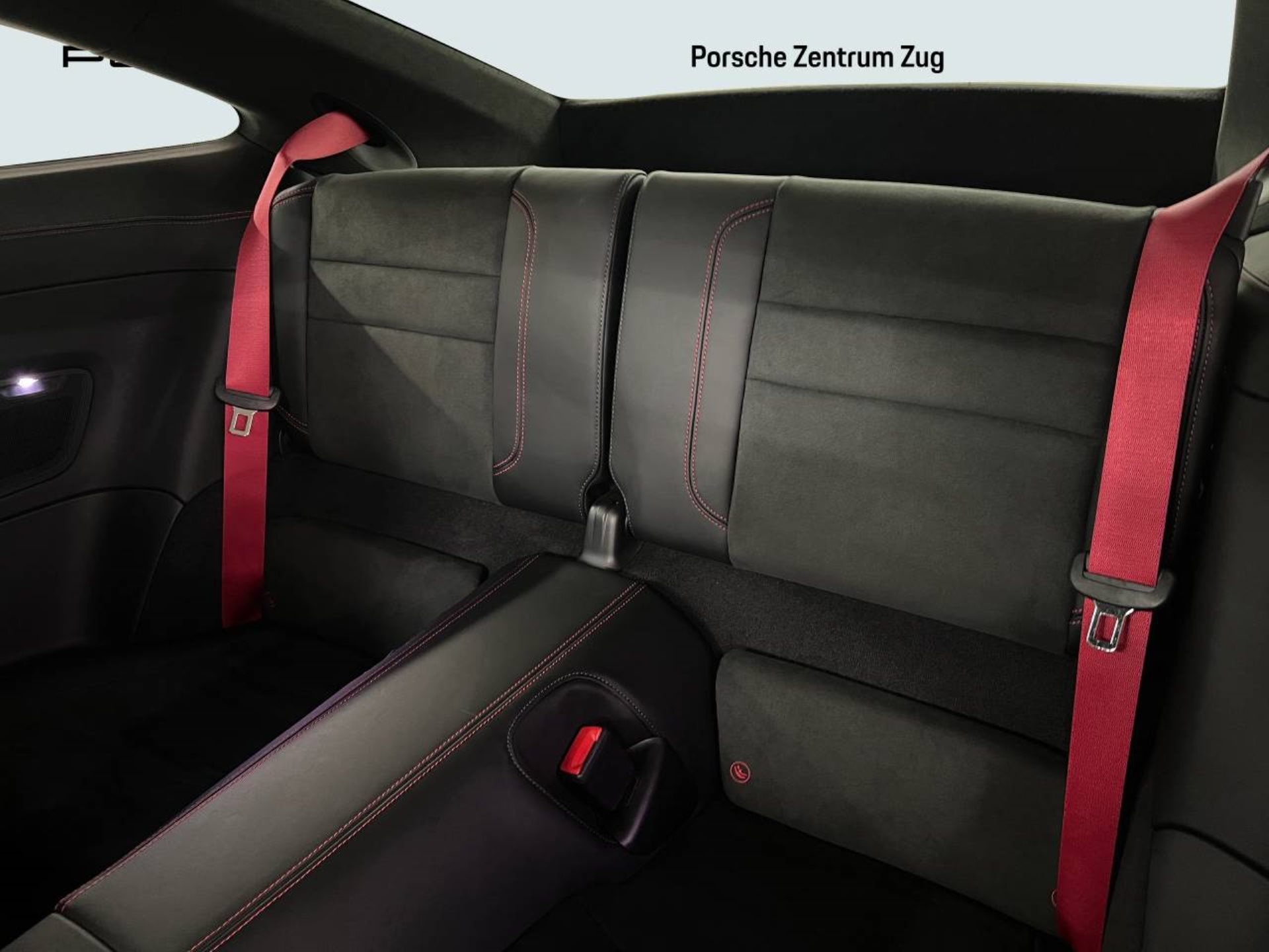 PORSCHE 911 Carrera 4 GTS-image-23