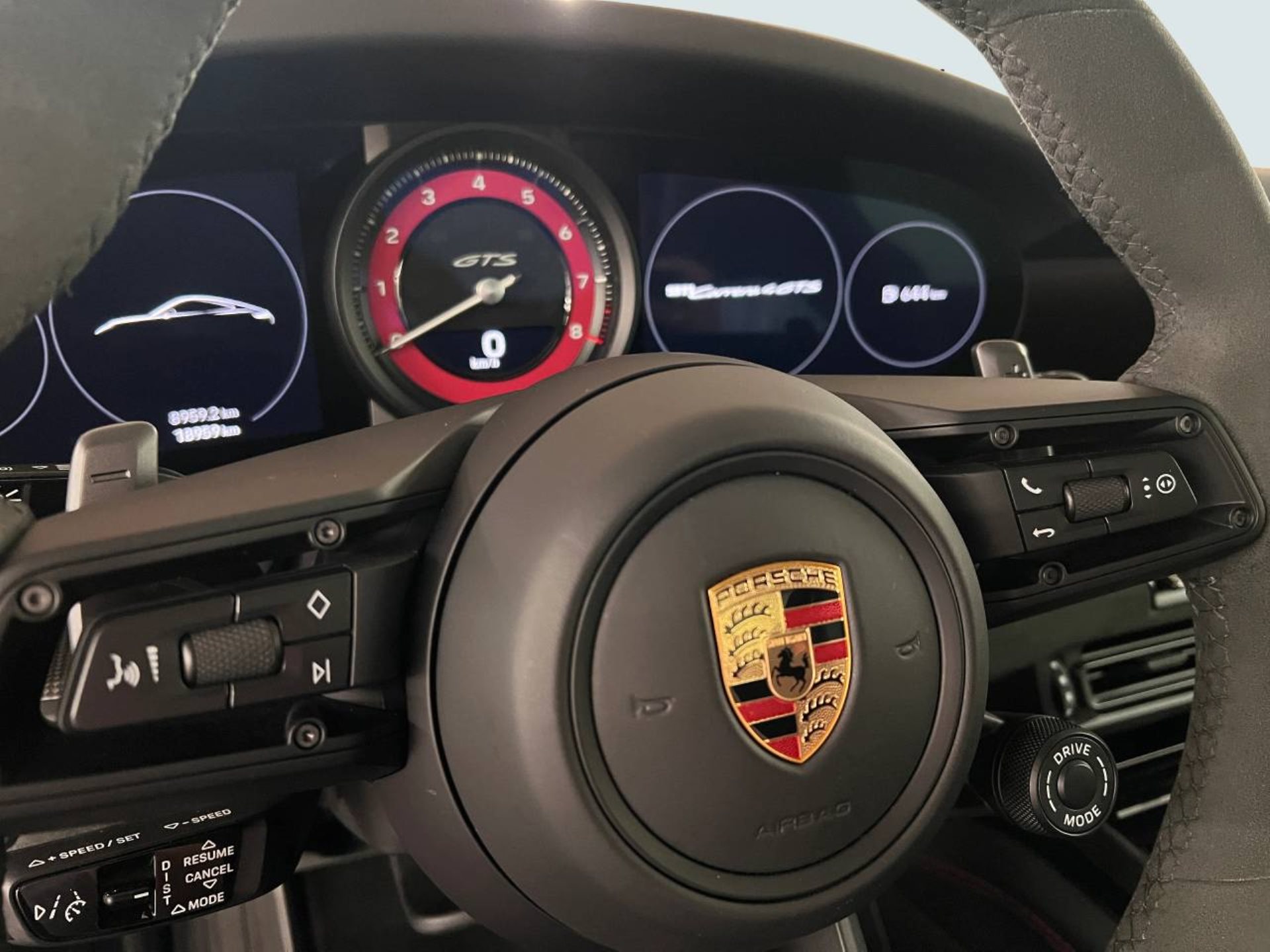 PORSCHE 911 Carrera 4 GTS-image-15