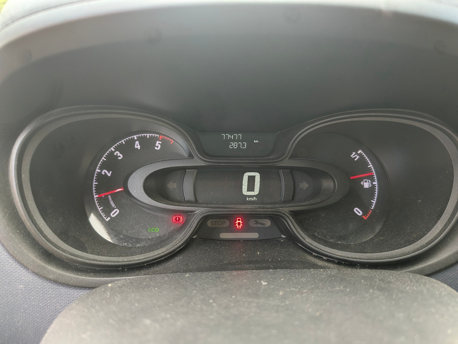 OPEL VIVARO-image-11