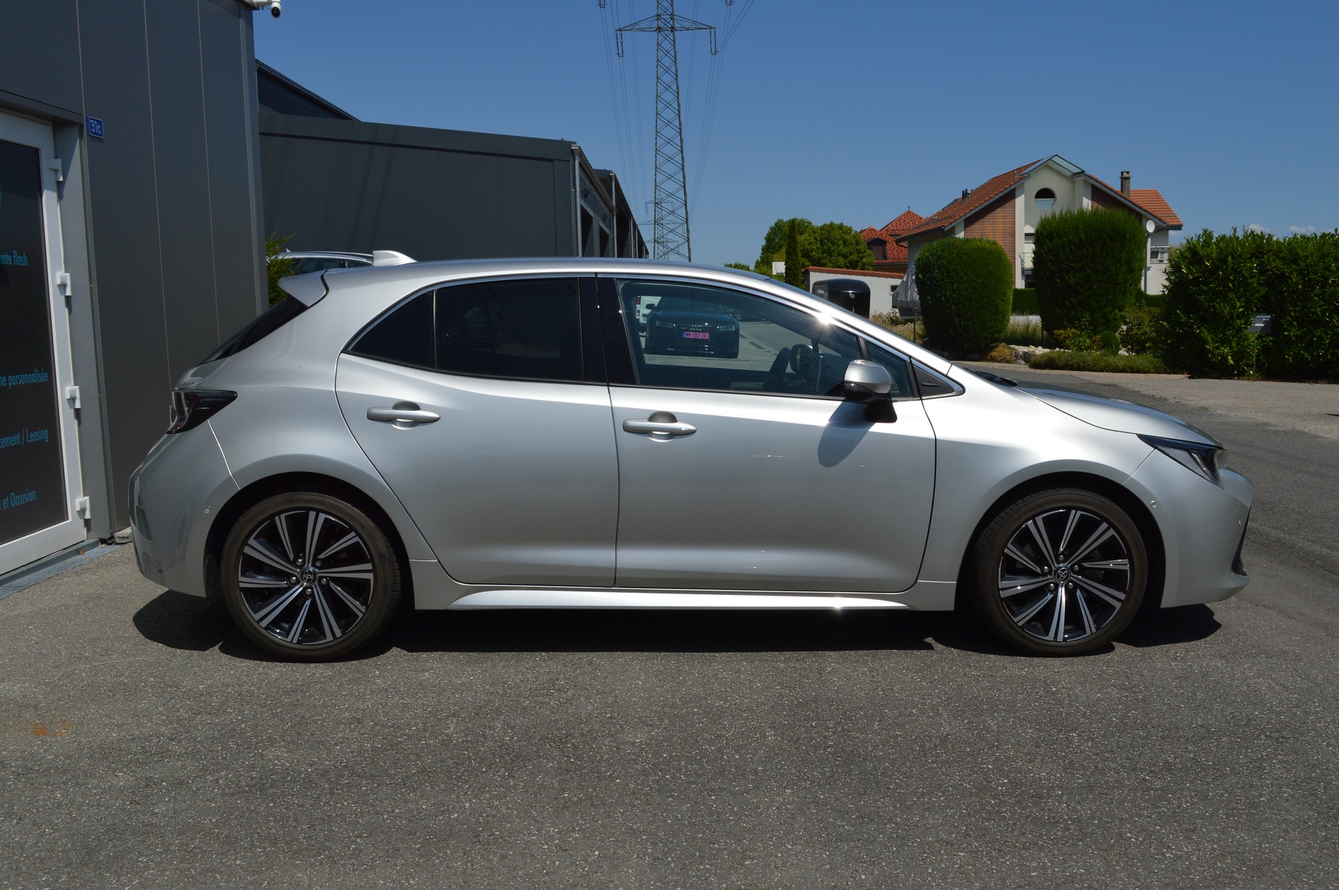 TOYOTA Corolla 2.0 HSD Trend e-CVT-showroom-element-3