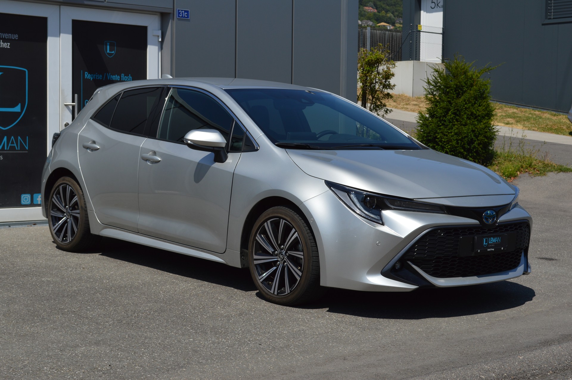 TOYOTA Corolla 2.0 HSD Trend e-CVT-showroom-element-2