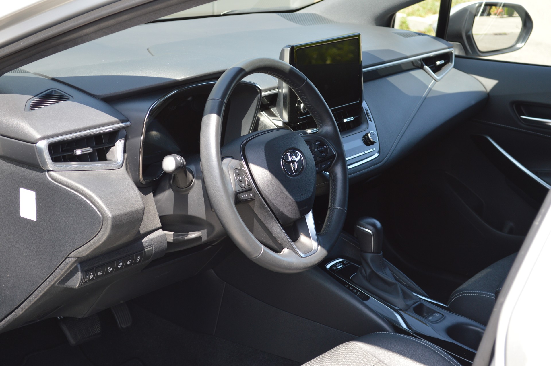 TOYOTA Corolla 2.0 HSD Trend e-CVT-image-9