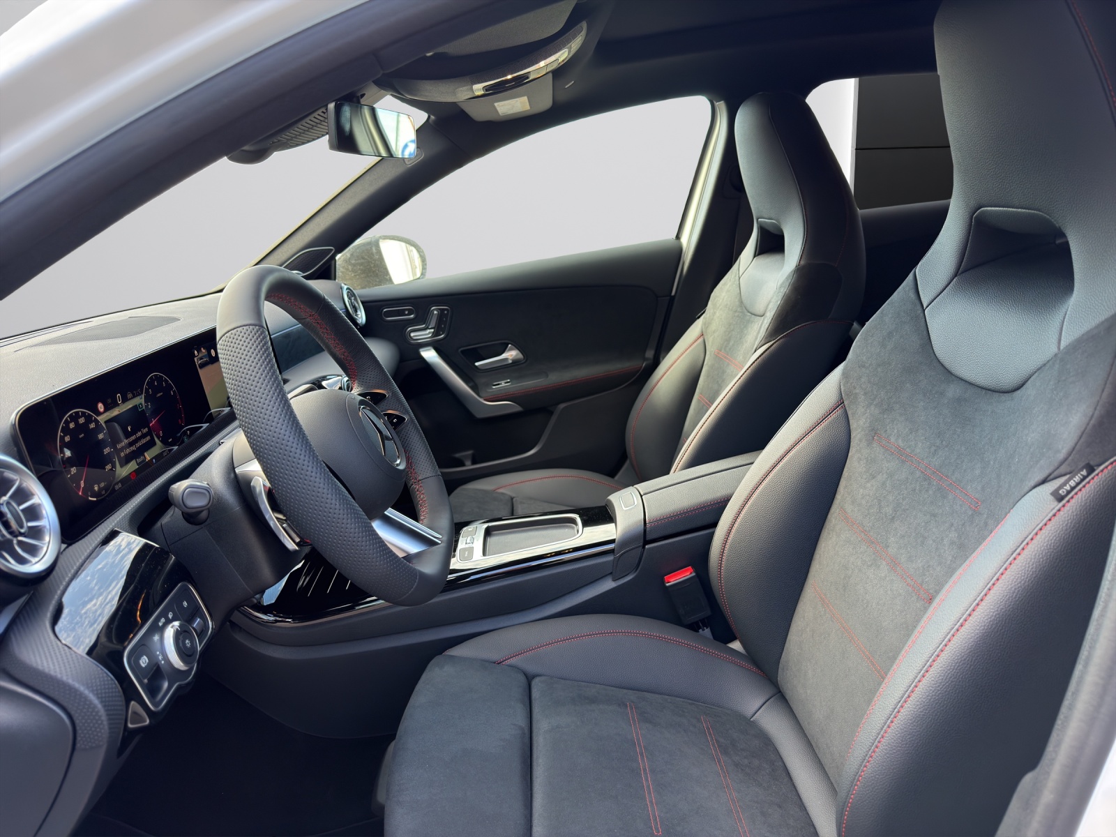 MERCEDES-BENZ A 220 4Matic 8G-DCT-image-7
