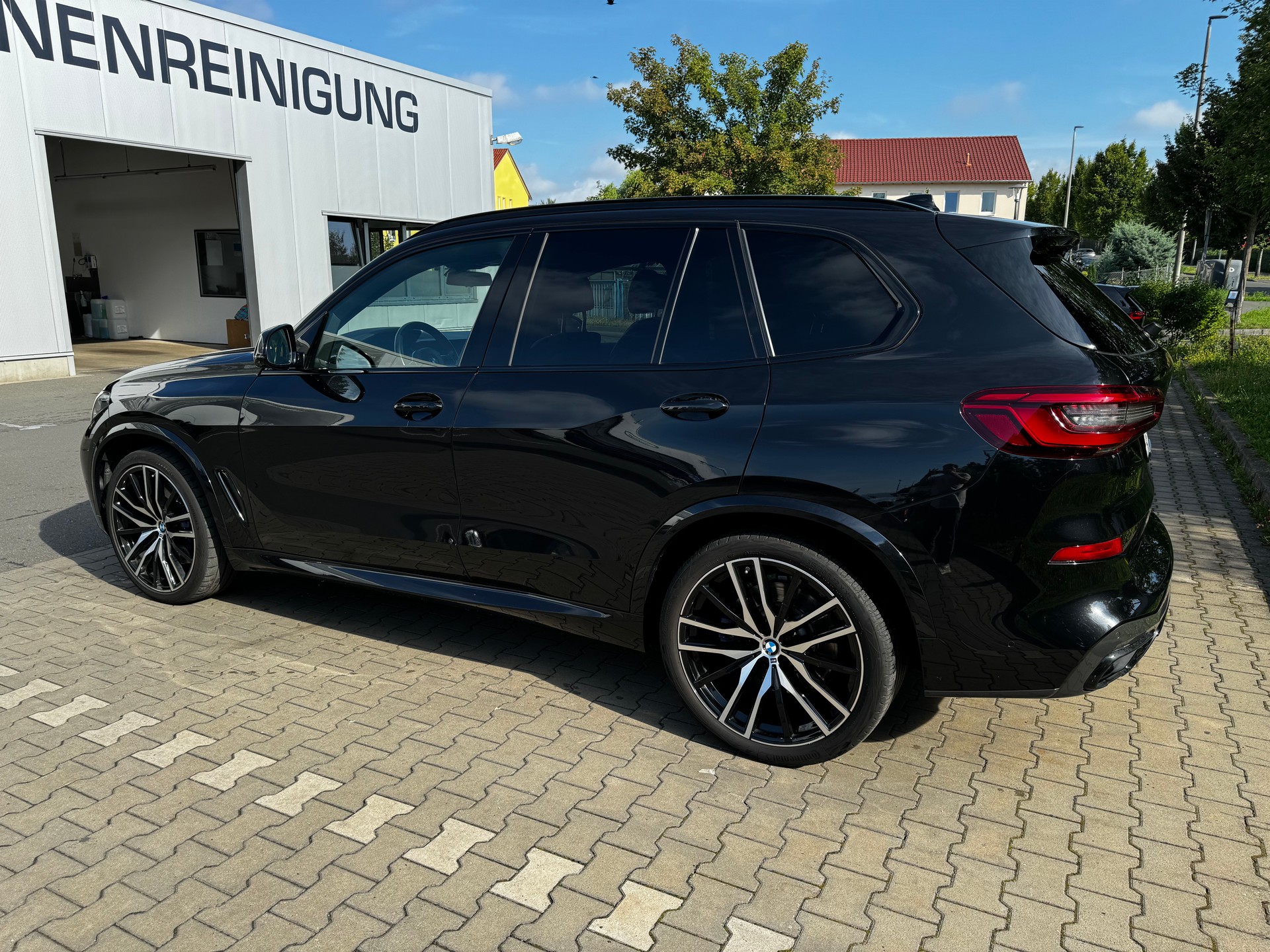 BMW 30d xDrive-image-2