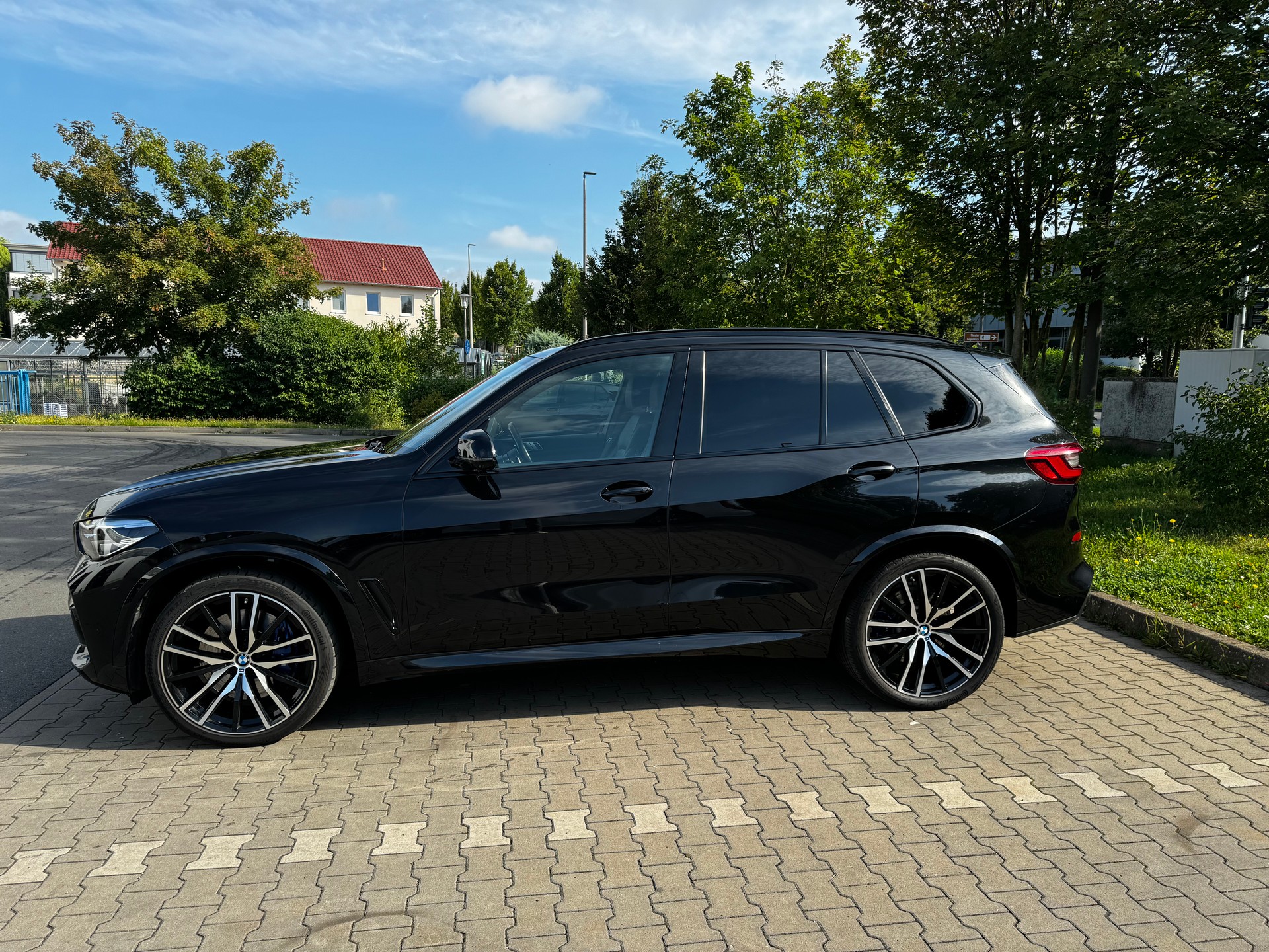 BMW 30d xDrive-image-0