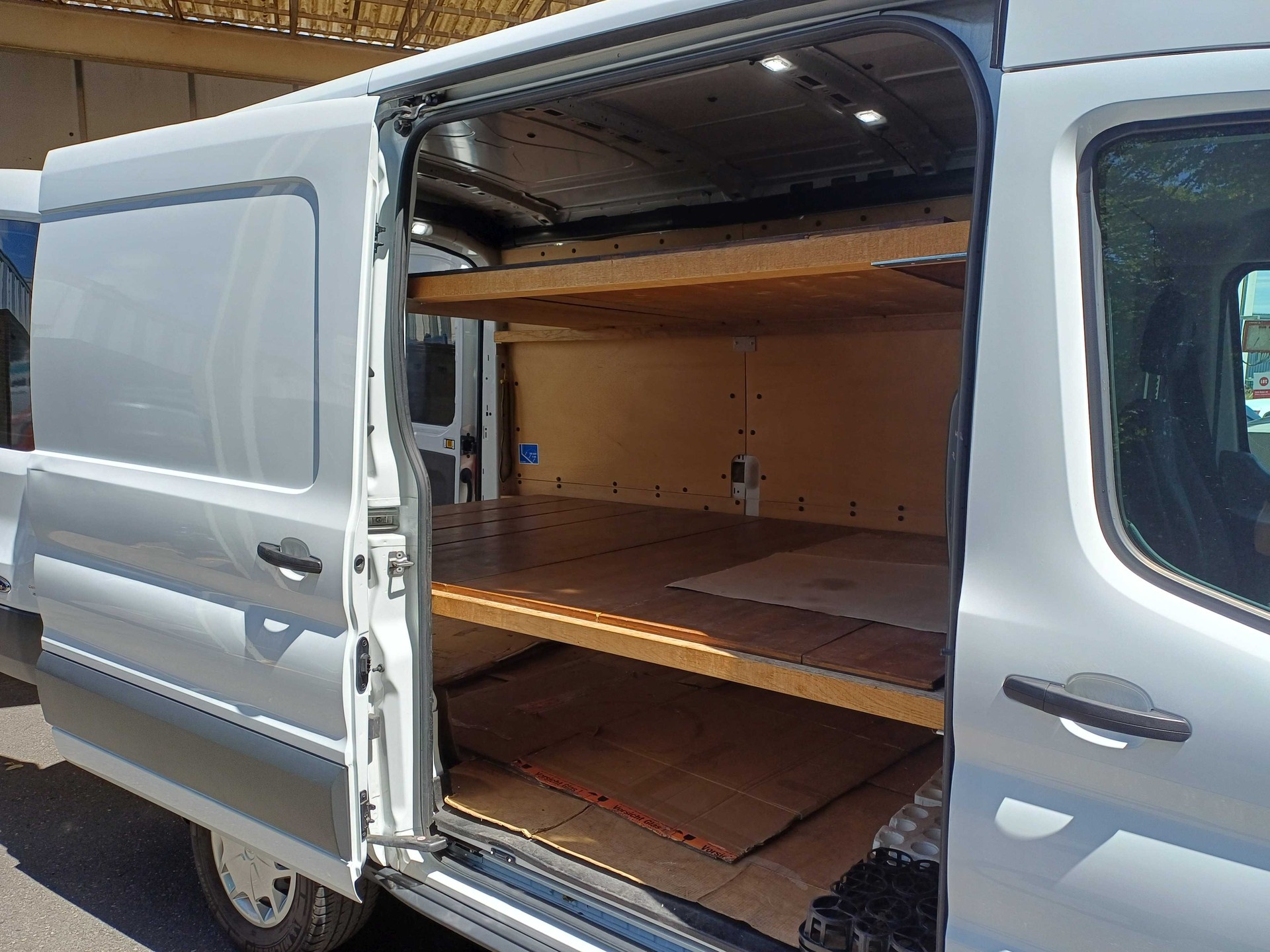 FORD Transit Van 330 L2 Trend 2.0 TDCi 130 FWD-image-7