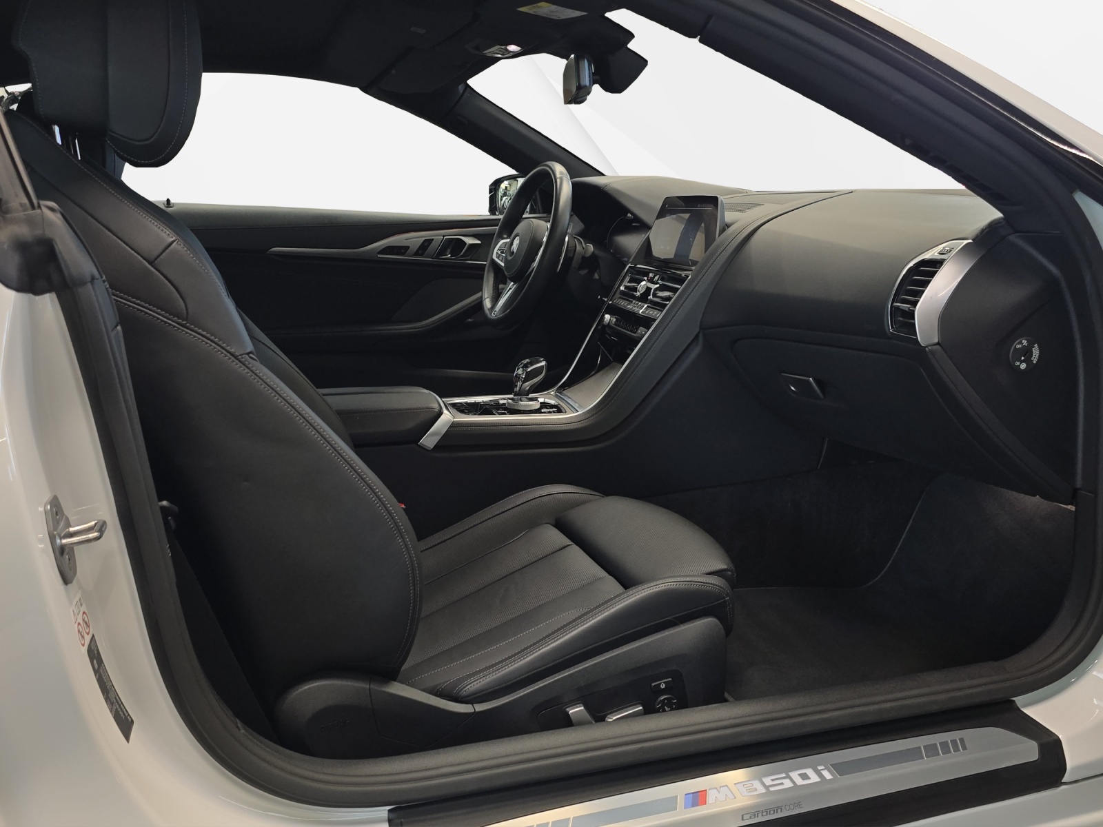BMW M850i xDrive-image-17
