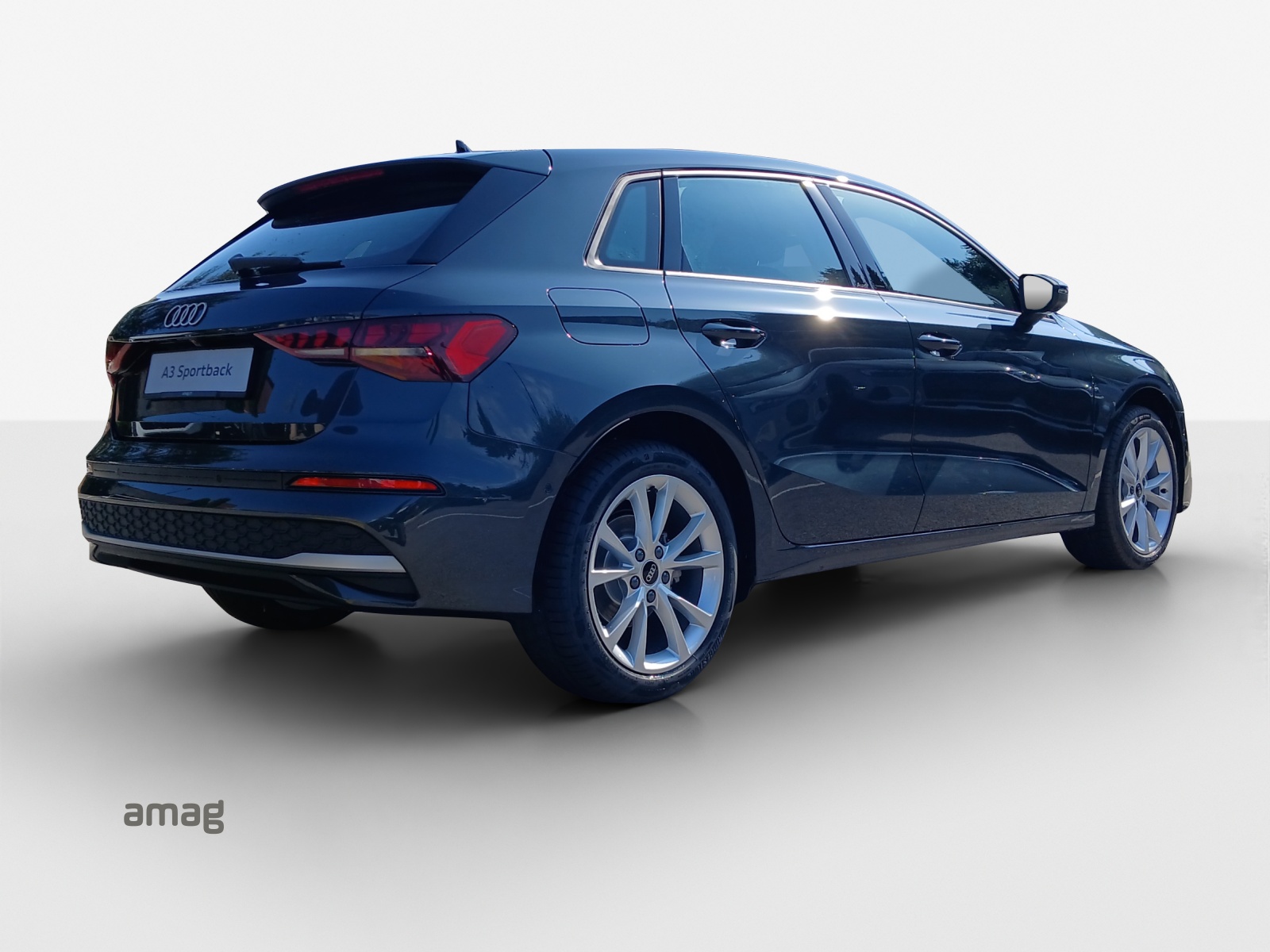 AUDI A3 Sportback TFSI 110 kW Attraction S tronic-image-4