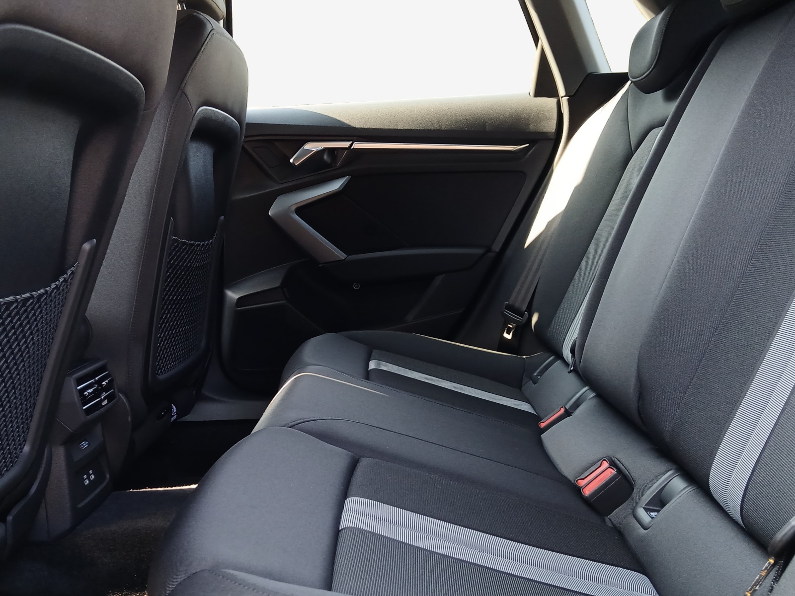 AUDI A3 Sportback TFSI 110 kW Attraction S tronic-image-11