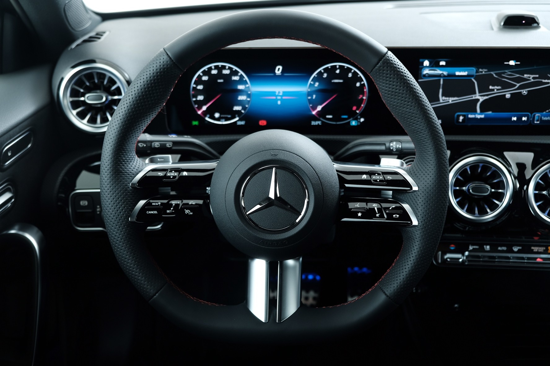 MERCEDES-BENZ A 200 Night Star 7G-DCT-image-7