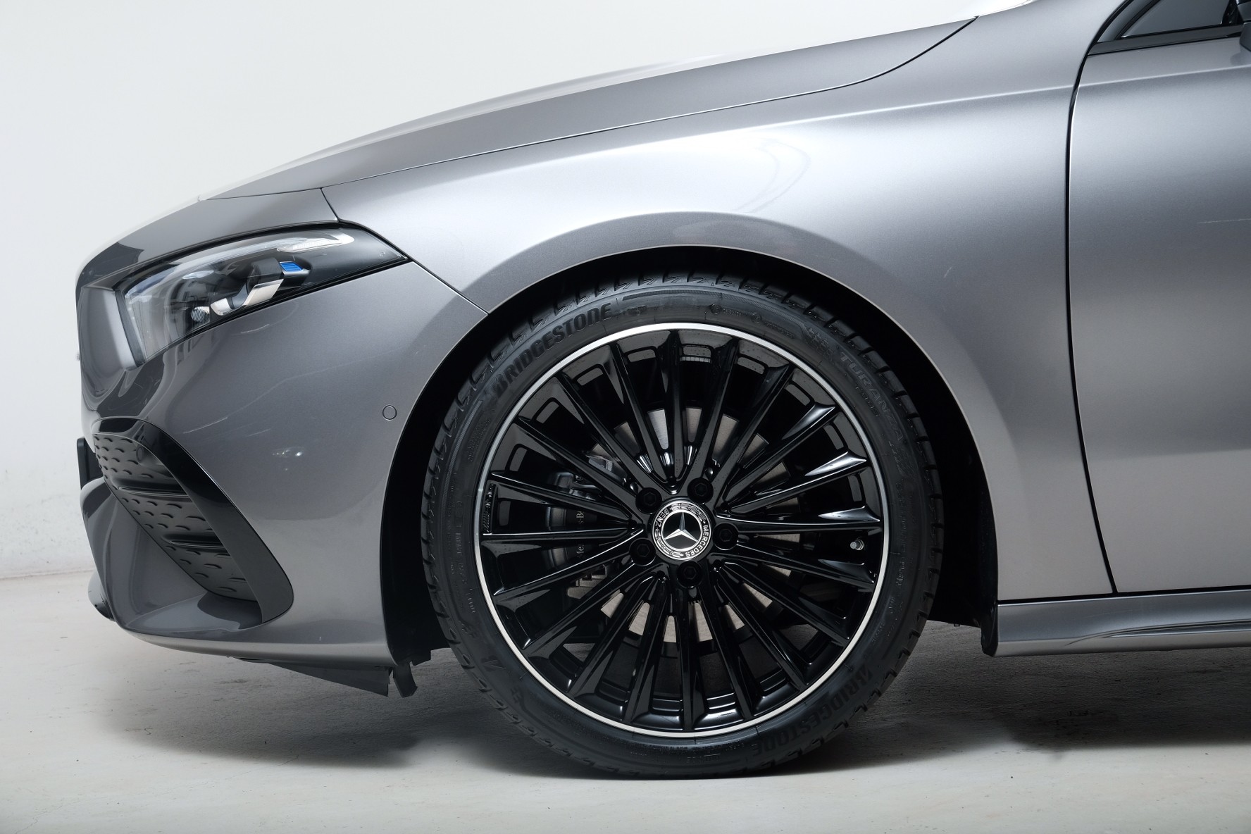 MERCEDES-BENZ A 200 Night Star 7G-DCT-image-2