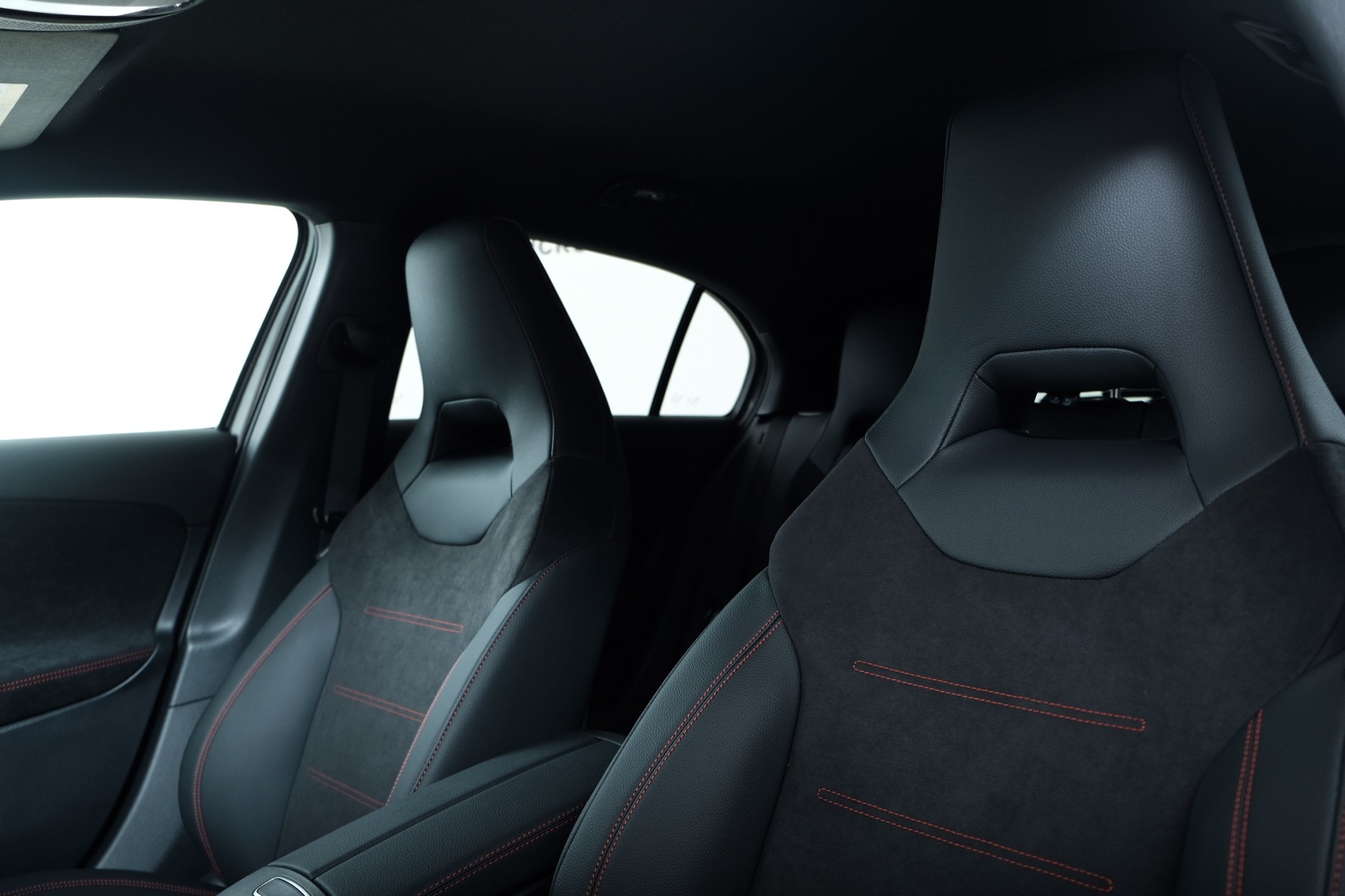 MERCEDES-BENZ A 200 Night Star 7G-DCT-image-10